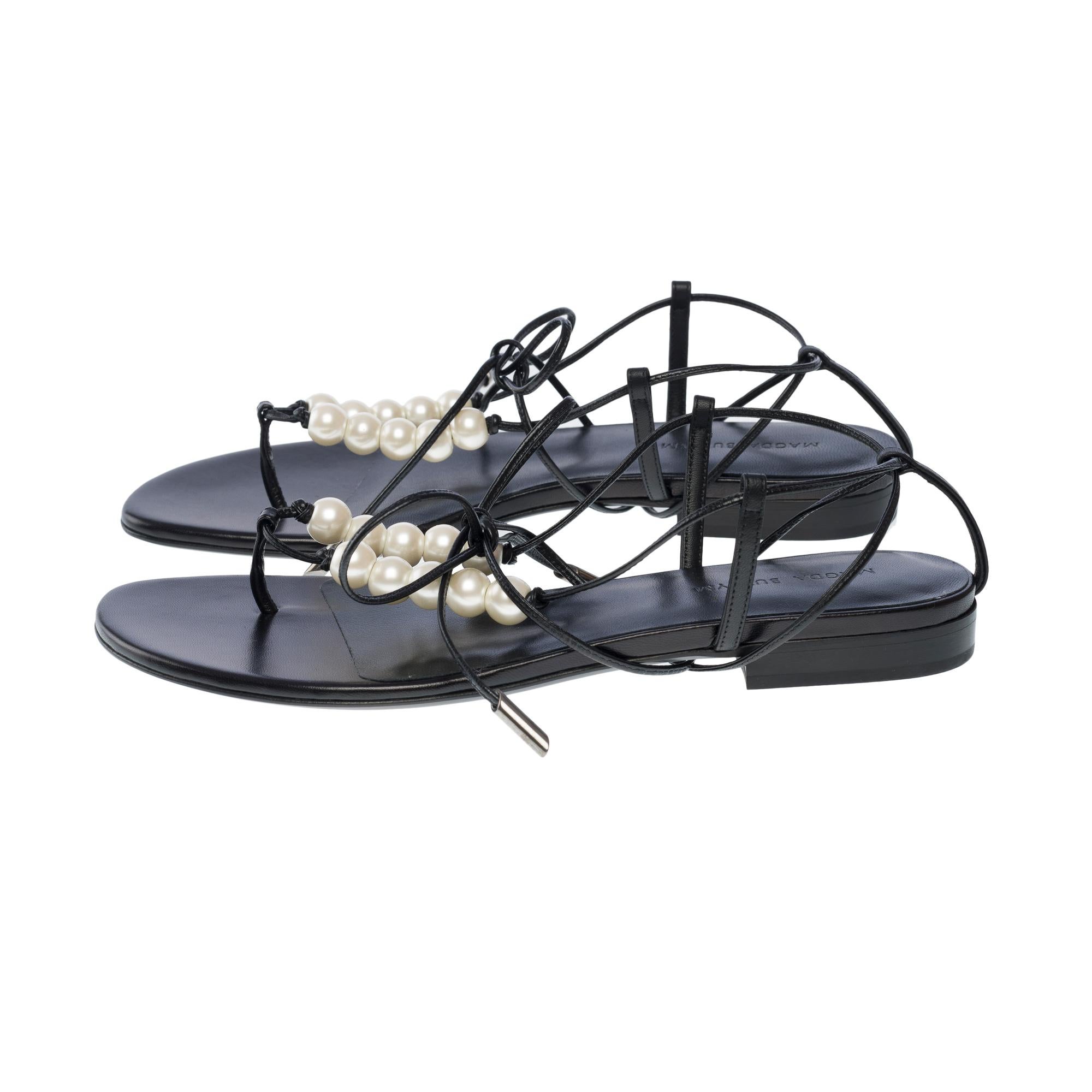 Nuevas sandalias planas Magda Butrym  en piel negra y imitación perla , Talla 38 en venta 1