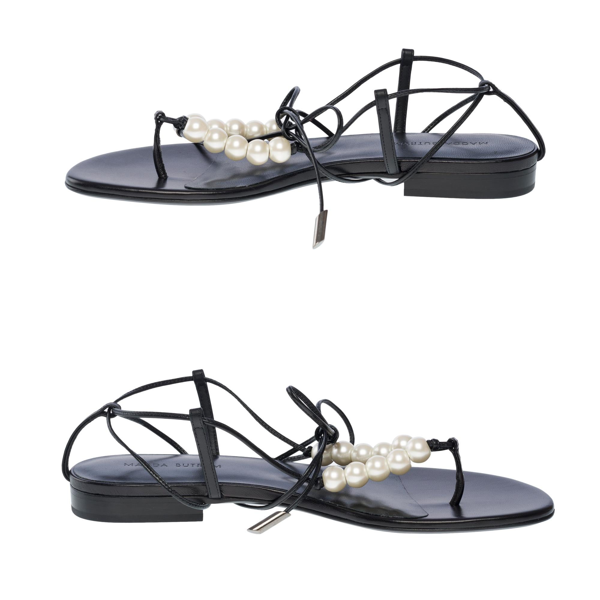 Nuevas sandalias planas Magda Butrym  en piel negra y imitación perla , Talla 38 en venta 4