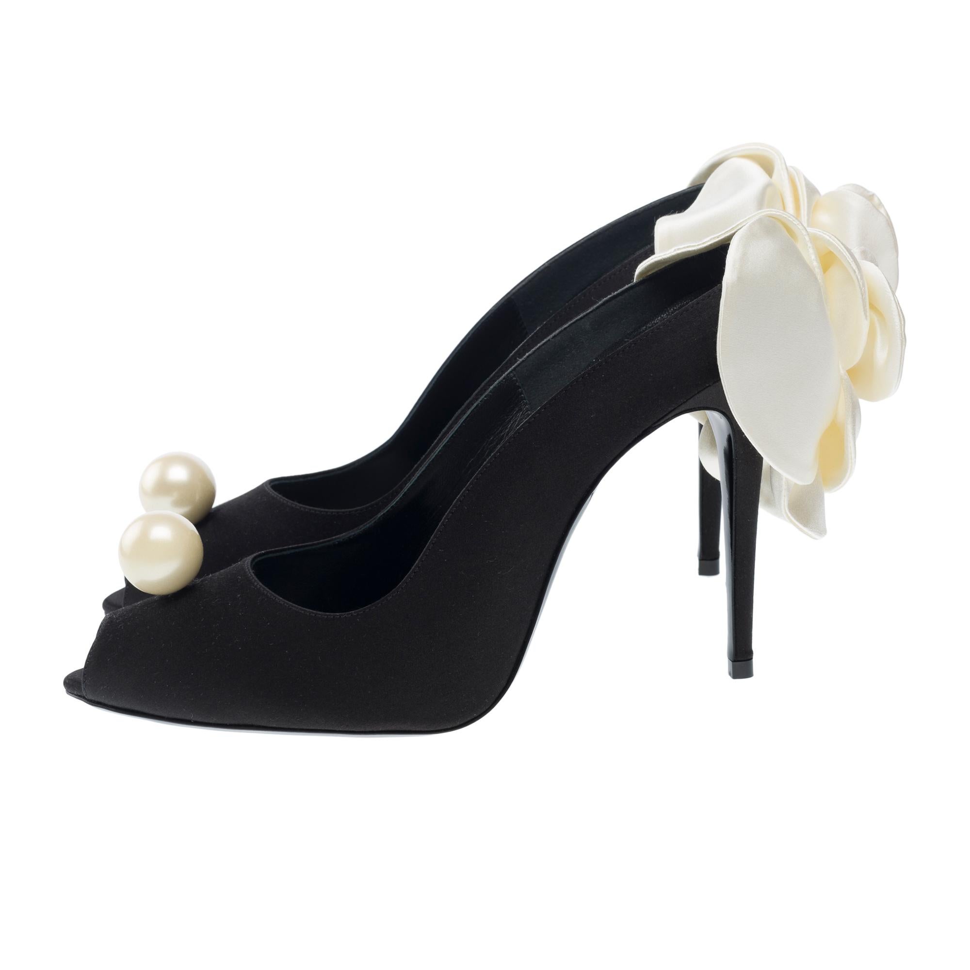 New Magda Butrym Spiral Sandals Black Flower , Size 39 For Sale 1