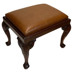NUOVO Sgabello in stile Chippendale in mogano con gambe cabriole intagliate a mano e seduta in pelle