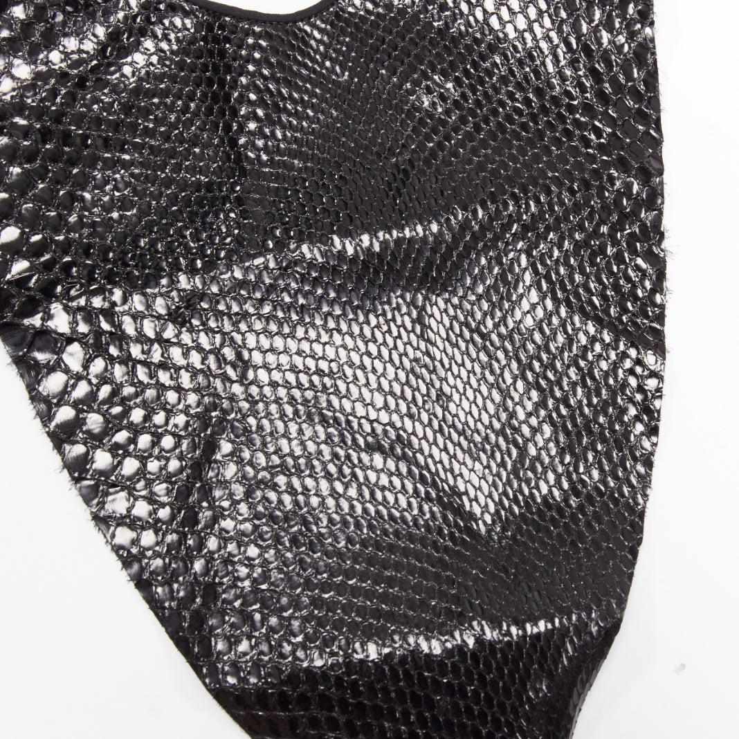 nouveau MAISON MARGIELA 2011 collier à bavette en cuir noir écaillé Taille unique en vente 6
