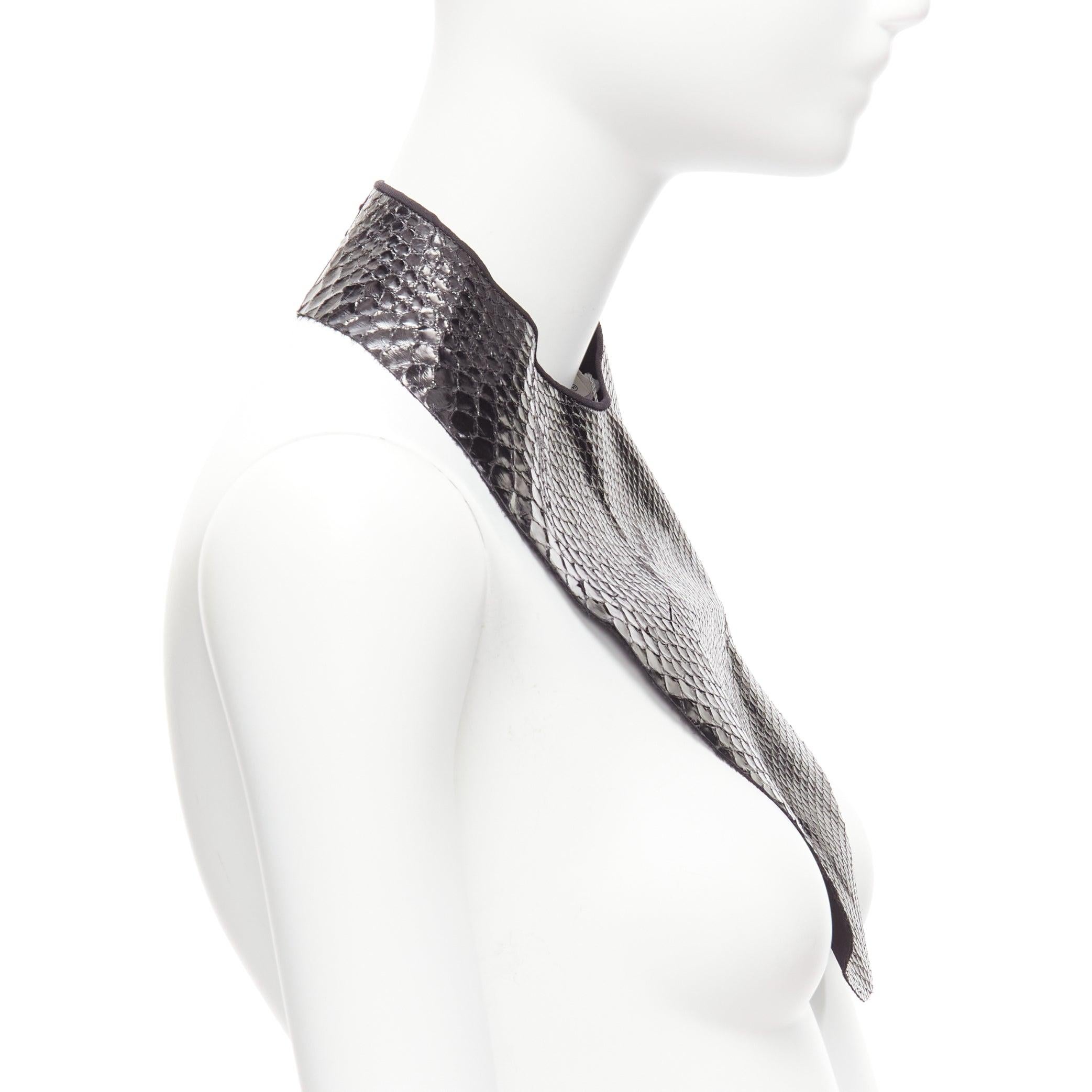 new MAISON MARGIELA 2011 black scaled leather bib collar One Size In Good Condition For Sale In Hong Kong, NT