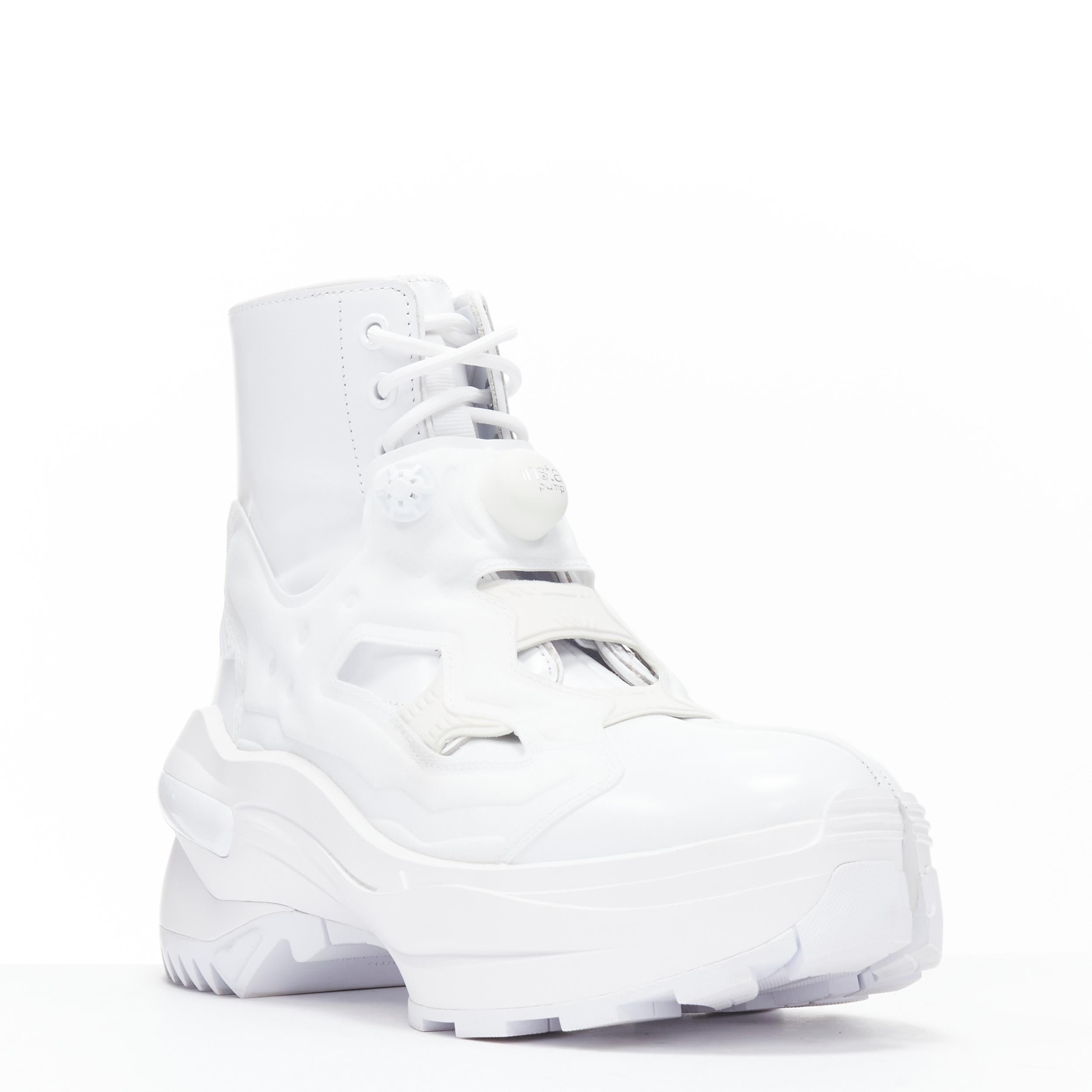 new MAISON MARGIELA REEBOK 2020 Runway Tabi Instapump white sneaker boot EU39 Reference: TGAS/B01320 Brand: Maison Margiela Designer: John Galliano Model: Tabi Instapump Flat Boot White Collection: Spring Summer 2020 Runway Material: Leather Color: