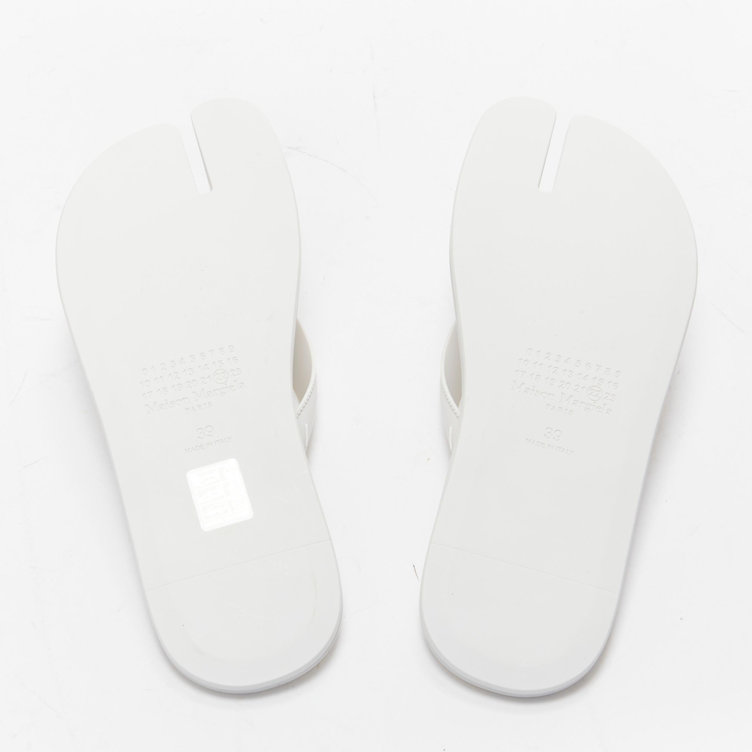 new MAISON MARGIELA Tabi white topstitch rubber flip flop thongs sandals EU39 For Sale 7