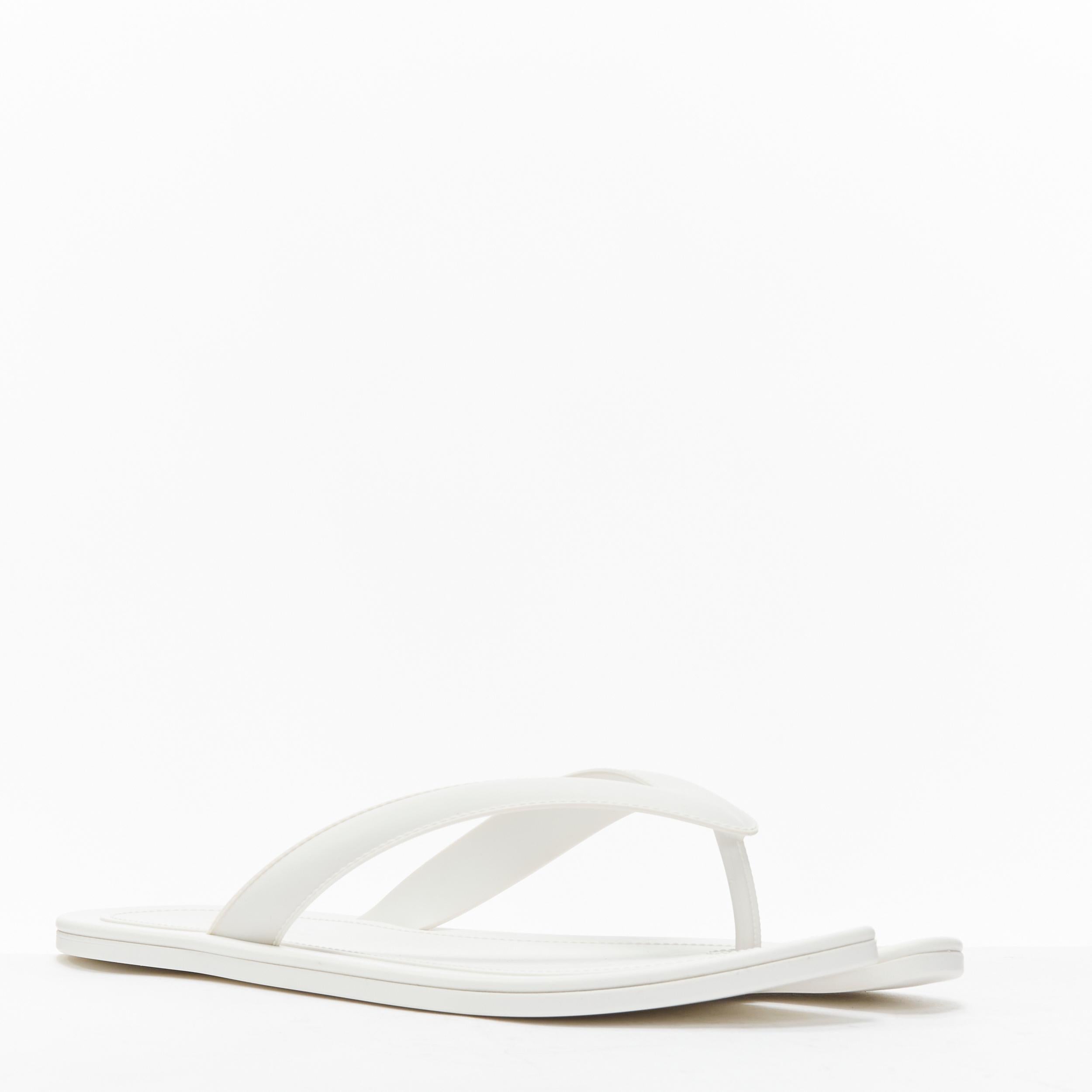 new MAISON MARGIELA Tabi white topstitch rubber flip flop thongs sandals EU39 In New Condition For Sale In Hong Kong, NT