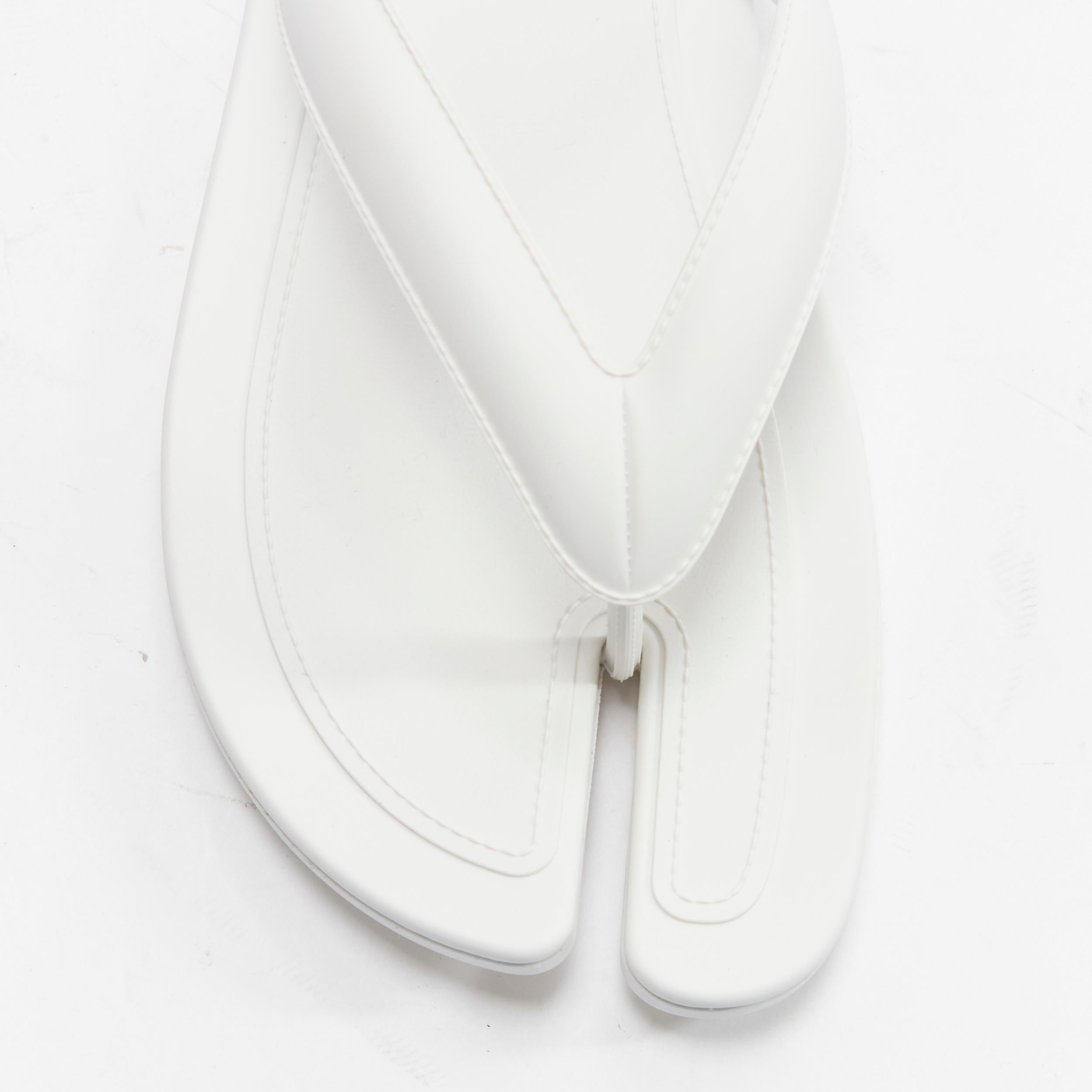 new MAISON MARGIELA Tabi white topstitch rubber flip flop thongs sandals EU39 For Sale 2