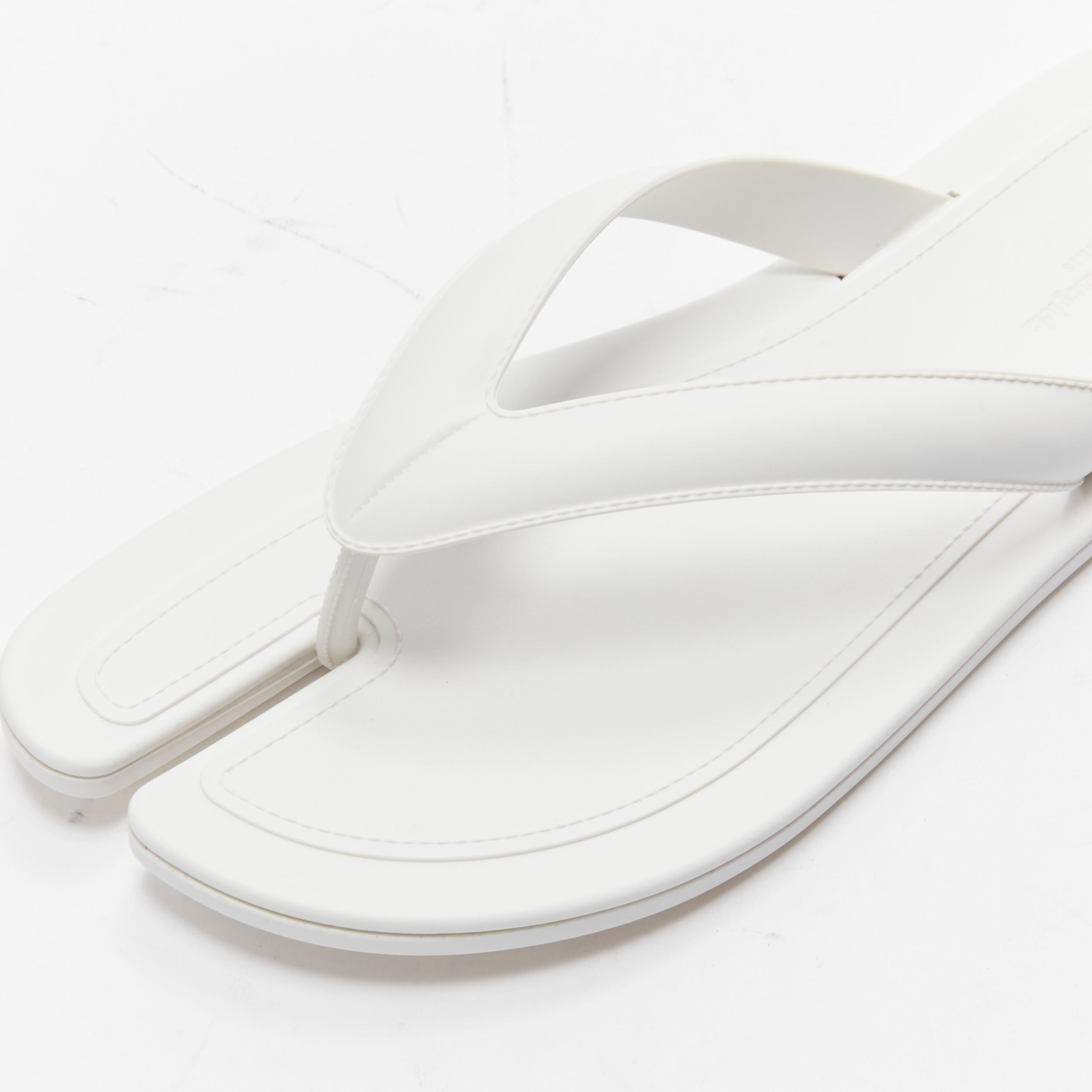 new MAISON MARGIELA Tabi white topstitch rubber flip flop thongs sandals EU39 For Sale 3