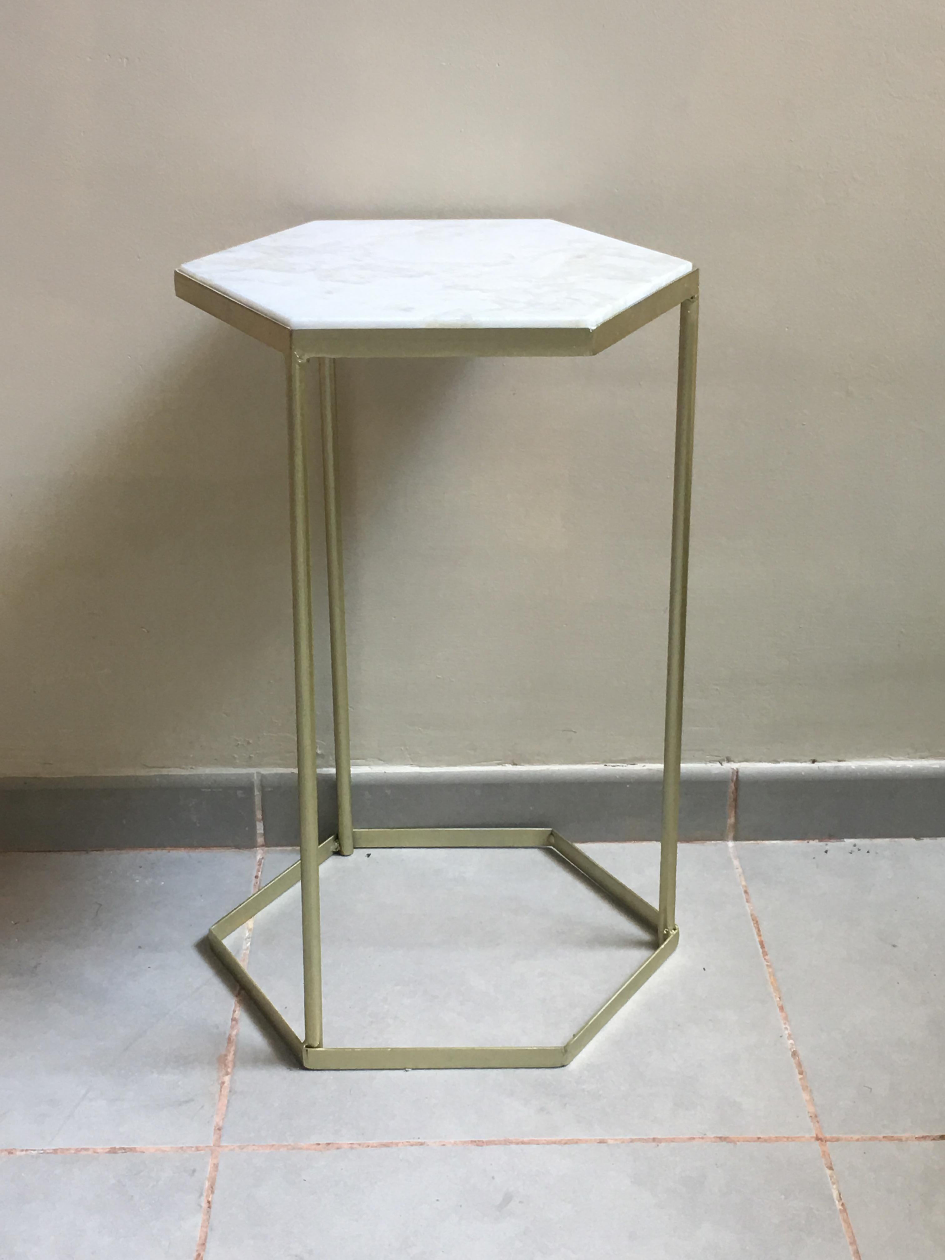New Marble-Top and Gilt Painted Iron Hexagonal Side Table or End Table In Excellent Condition For Sale In Miami, FL