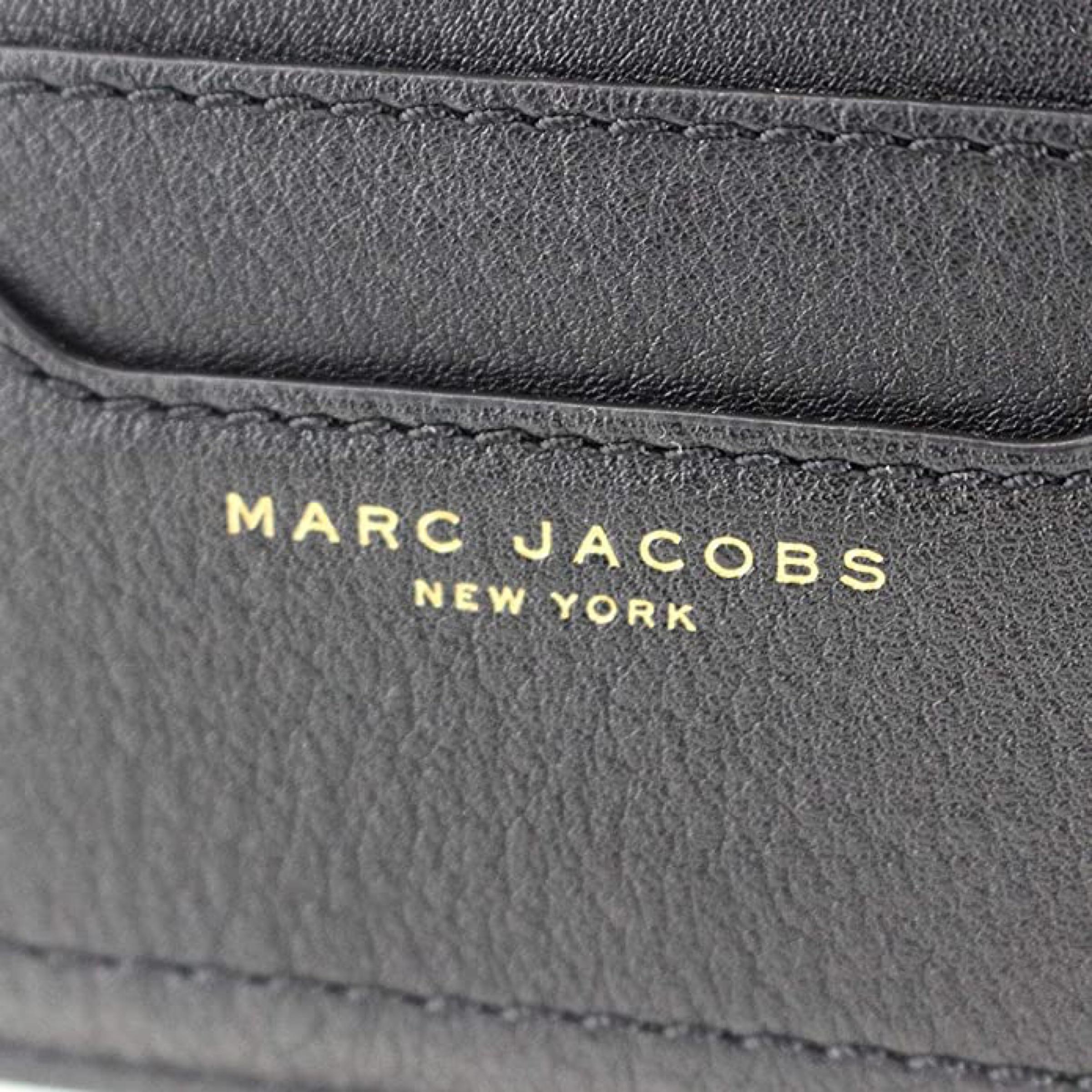 Women's or Men's NEW Marc Jacobs Black Gold Logo Leather Card Holder Wallet For Sale