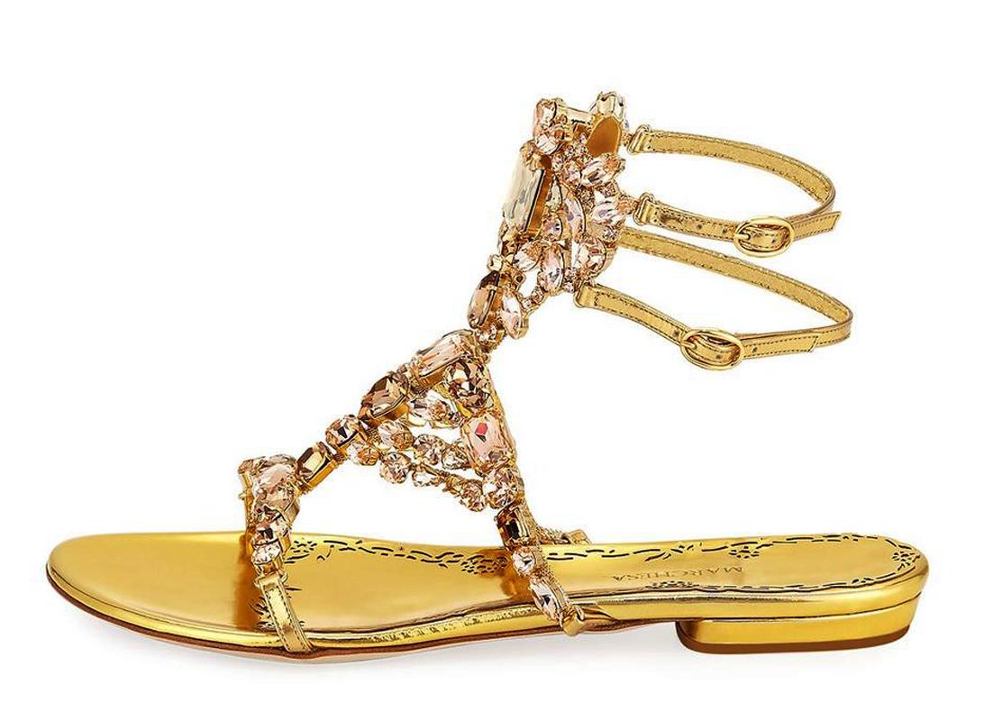 New Marchesa *Emily * Gold Leather Crystal Embellished Flat Shoes Sandals
Italian size 37.5 - US 7.5
Gold Metallic Patent Leather, Pink and Yellow Swarovski Crystals, T-strap Caged Vamp, Double Adjustable Ankle Straps. Leather Lining and Sole.
We