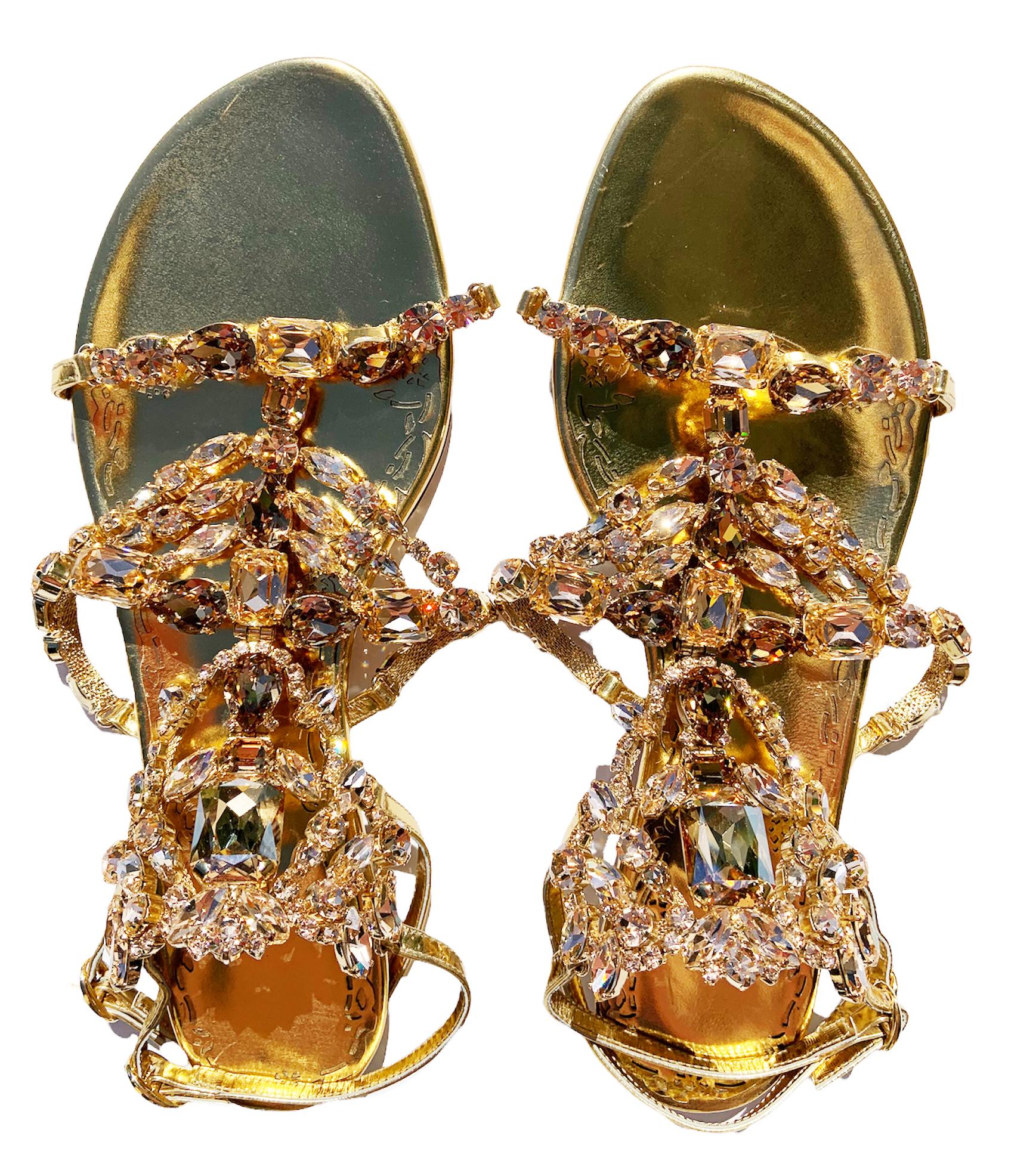 New Marchesa Emily Gold Pink Swarovski Crystal Embellished Flat Sandals 37.5 7.5 In New Condition For Sale In Montgomery, TX