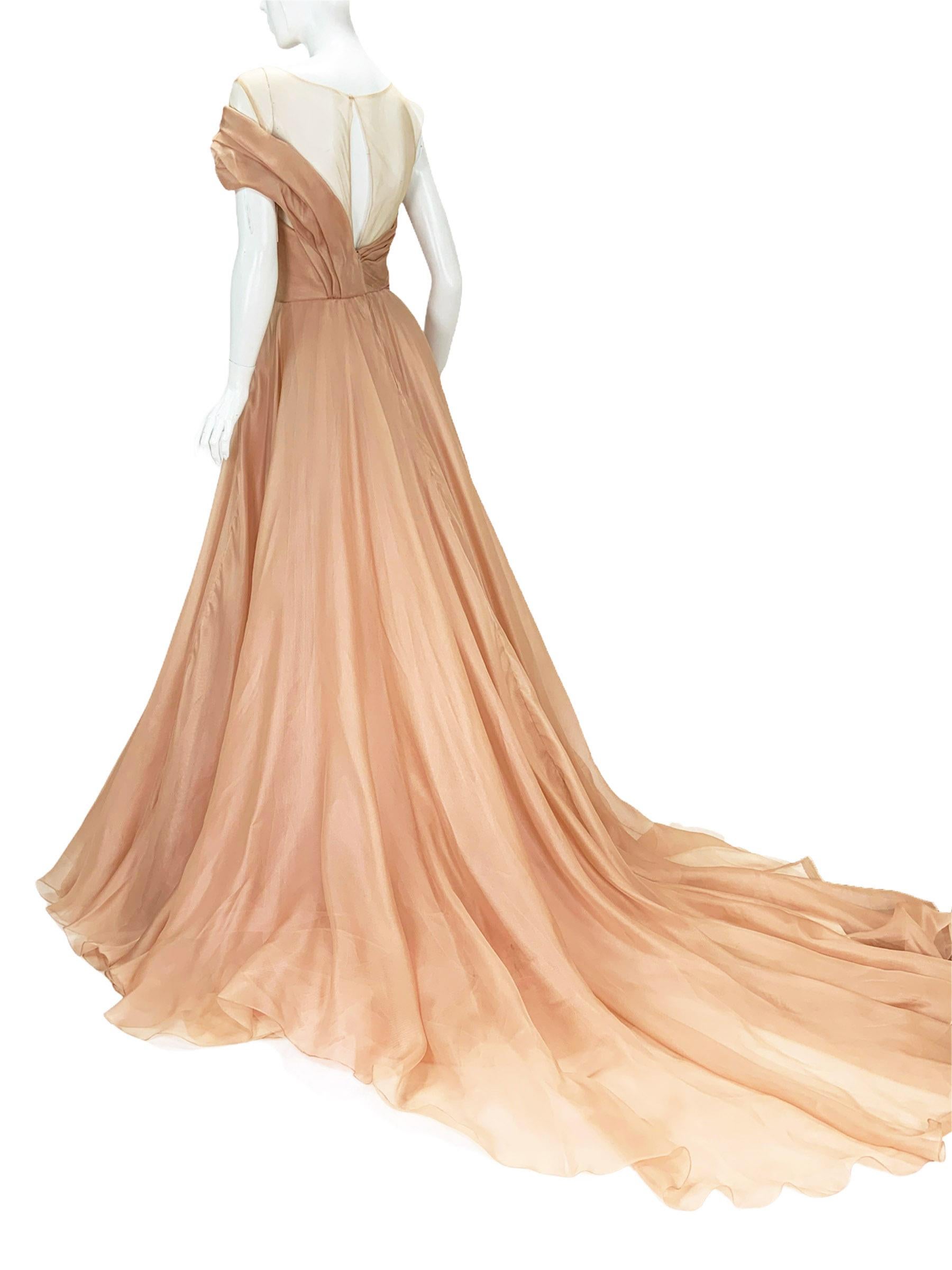 New Marchesa Wedding Ball Silk Dress Gown - Elegant and Classy!!!
Designer size - 4 ( USA )
Designer color - Nude
100% Silk, Delicate Draping is Finished with Floral Detail, Double Silk Lining, Double Tulle Lining for Airy Rich Volume.
Measurements: