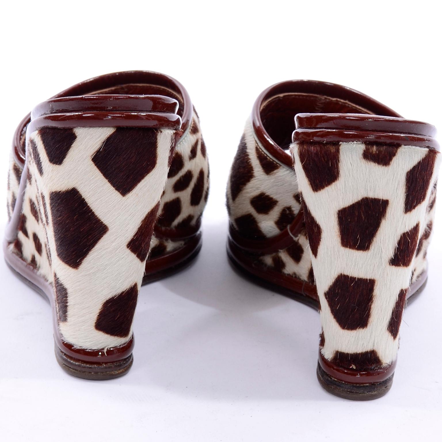 New Maud Frizon Paris Wedge Heel Open Toe Shoes in Pony Fur Giraffe Print 7.5 In Excellent Condition In Portland, OR