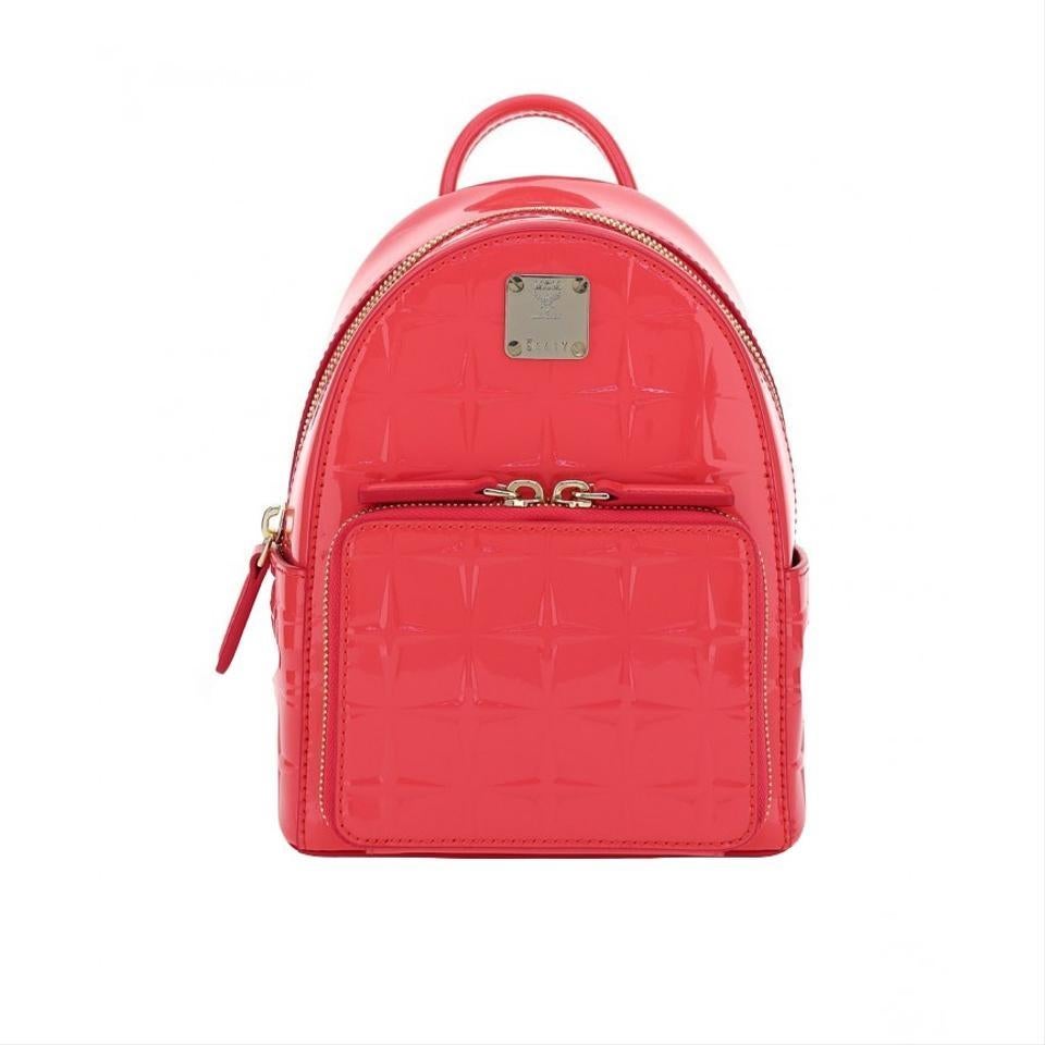 New MCM Fuchsia Pink Diamond Textured Patent Leather Stark Backpack Rucksack Bag

Authenticity Guaranteed

DETAILS
Brand: MCM
Condition: Brand new
Color: Fuchsia Pink
Material: Patent Leather
Diamond textured patent leather 
Adjustable and removable