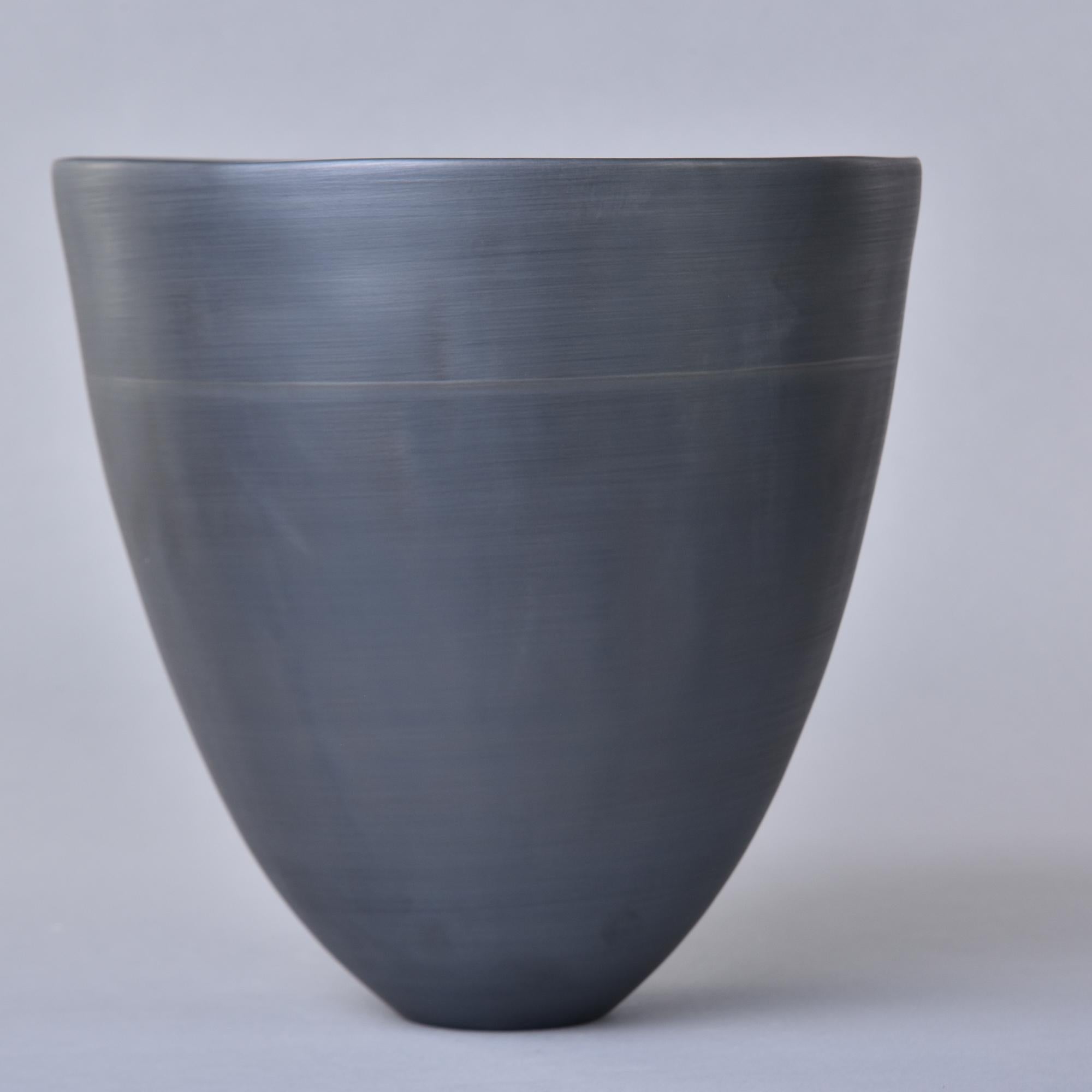 Neu Medium Rina Menardi Schwarz Cup Form Schüssel oder Vase (Italienisch) im Angebot
