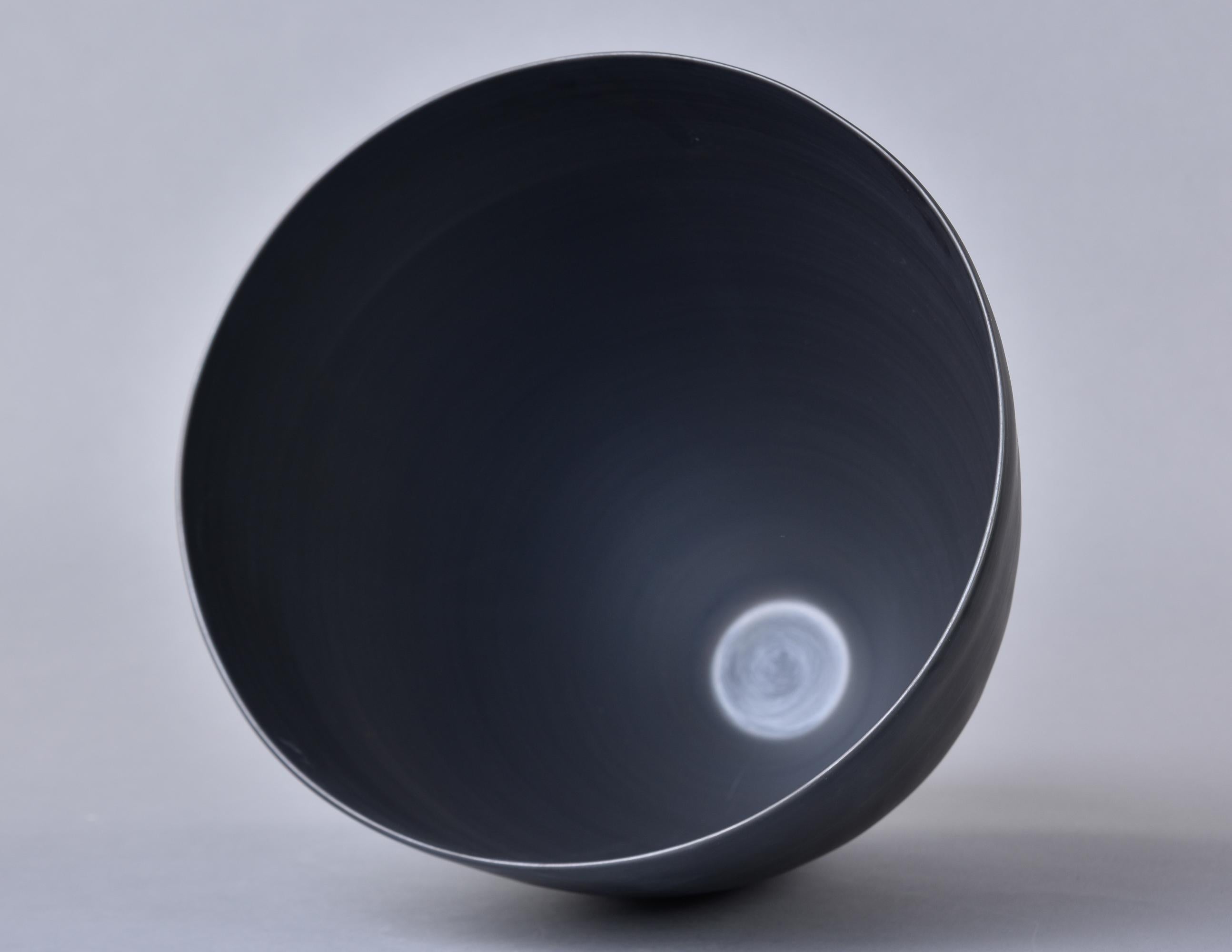 Neu Medium Rina Menardi Schwarz Cup Form Schüssel oder Vase im Angebot 1