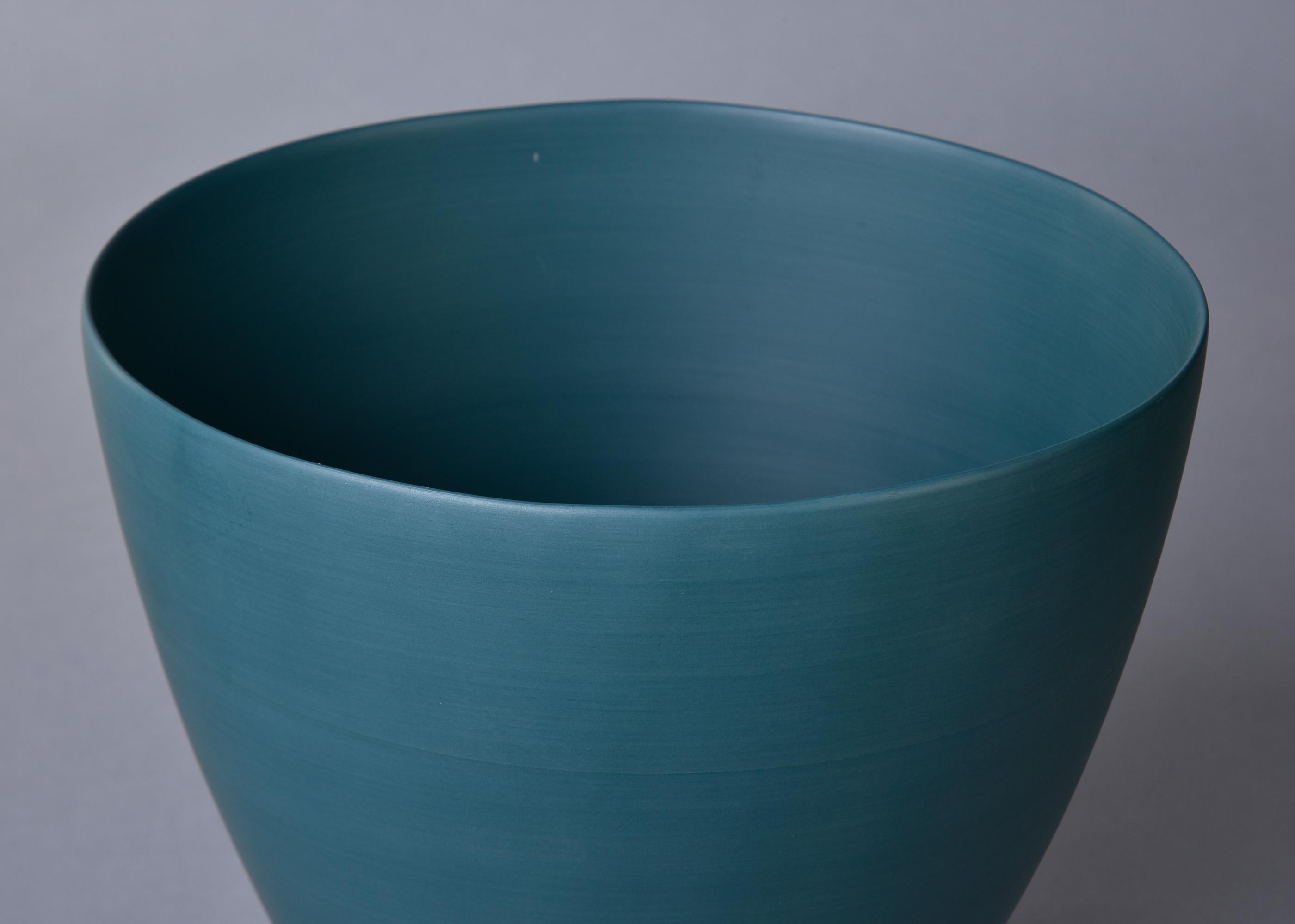 Grès New Medium Rina Menardi Mint Cup Shape Bowl (bol en forme de coupe à la menthe) en vente