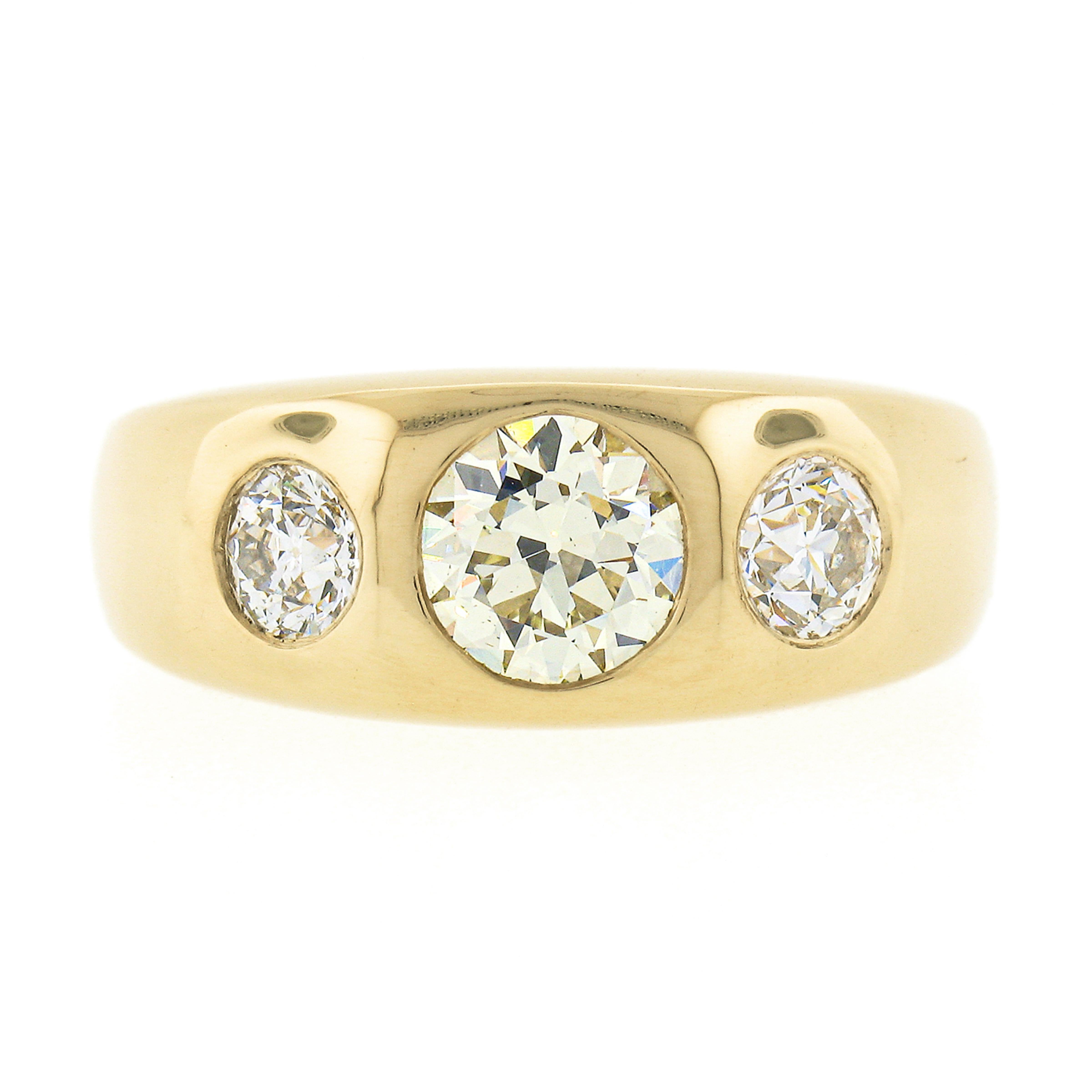 NEW Mens 18K Yellow Gold 1.96ct GIA Old European Diamond 3 Stone Gypsy Band Ring en vente