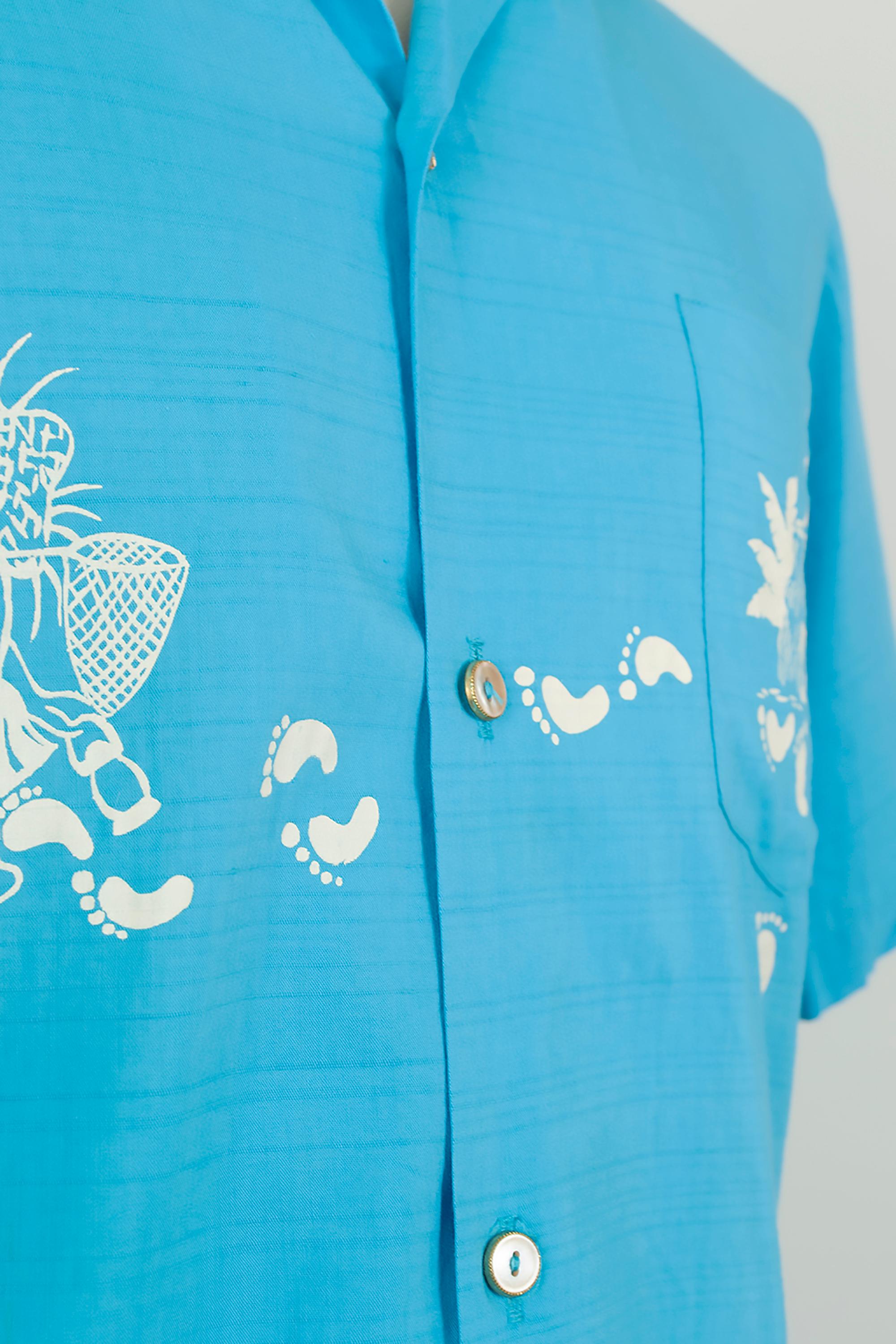 New Men's Turquoise Iolani Sportswear Hawaiian Footprint Surf Shirt - S, 1950s For Sale 5