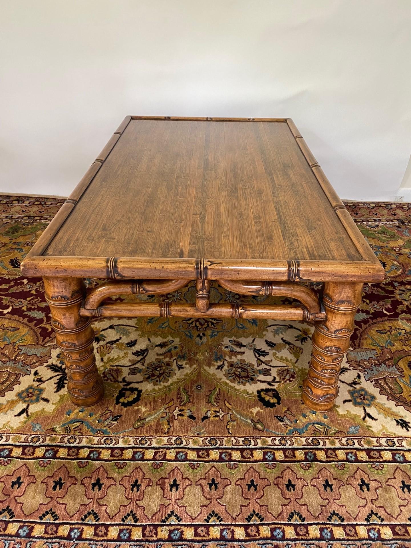Nouvelle table basse rectangulaire en érable et faux bambou de style Ming, en stock Excellent état à North Salem, NY