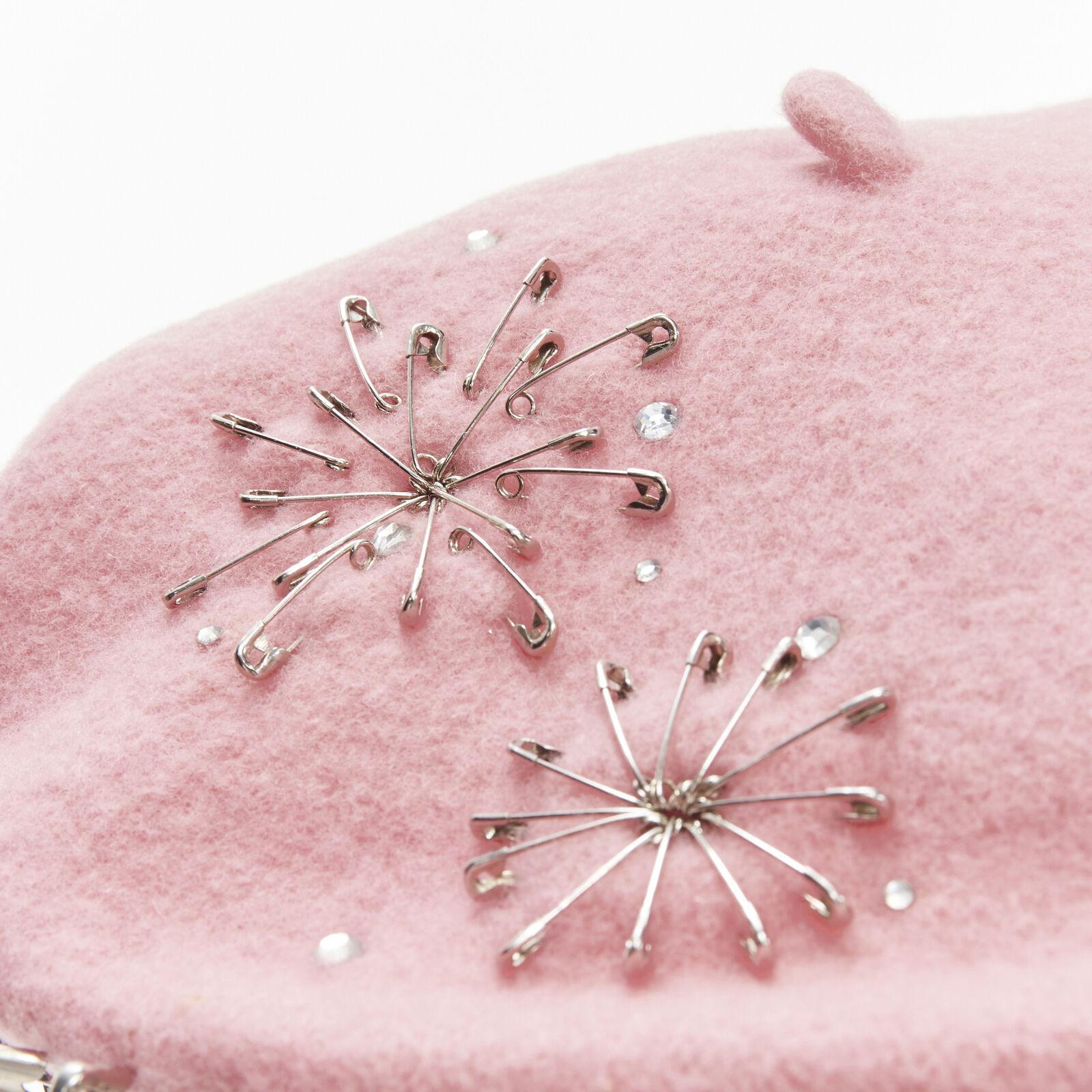 new MISS JONES Stephen Jones Pins candy pink wool safety pin crystal beret hat
Reference: ANWU/A00871
Brand: Stephen Jones
Material: 100% Wool
Color: Pink
Extra Details: Safetypin and rhinestone embellishments.
Made in: United