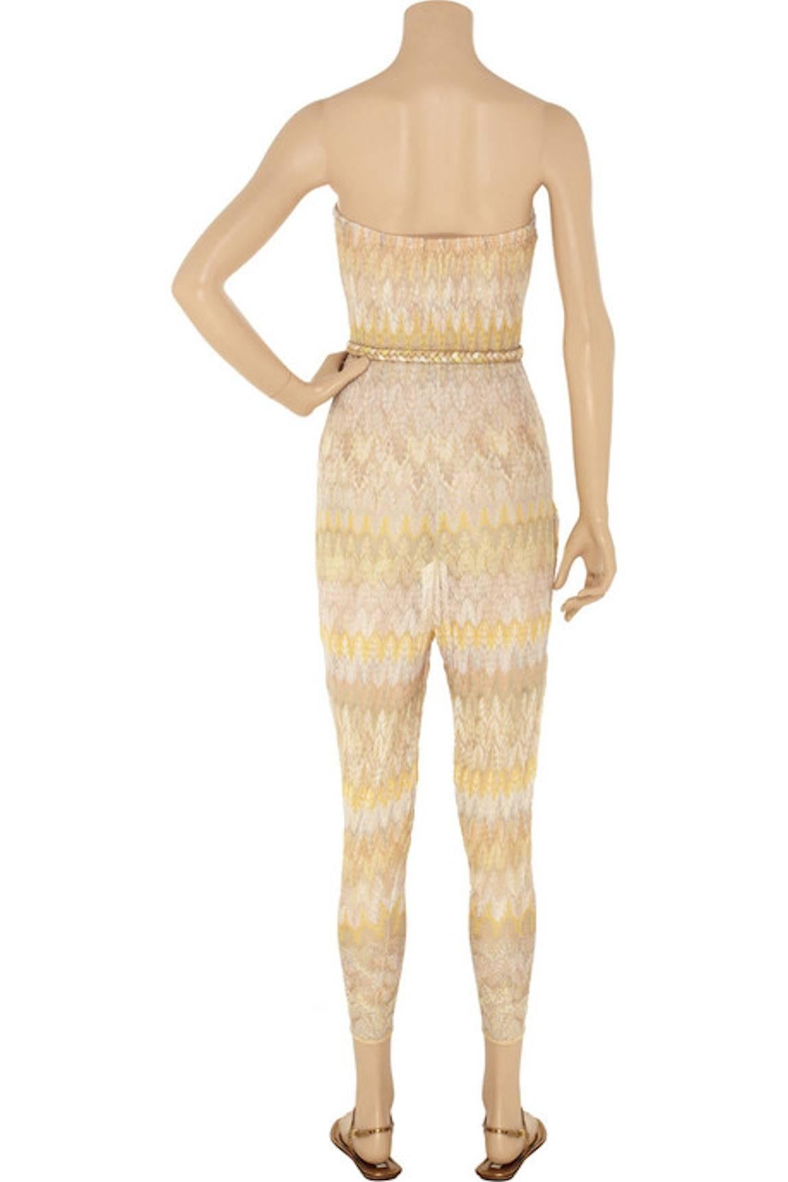 NEU Missoni Chevron gehäkeltes Strick-Overall mit Zickzack-Bandeau und Gürtel (Beige) im Angebot