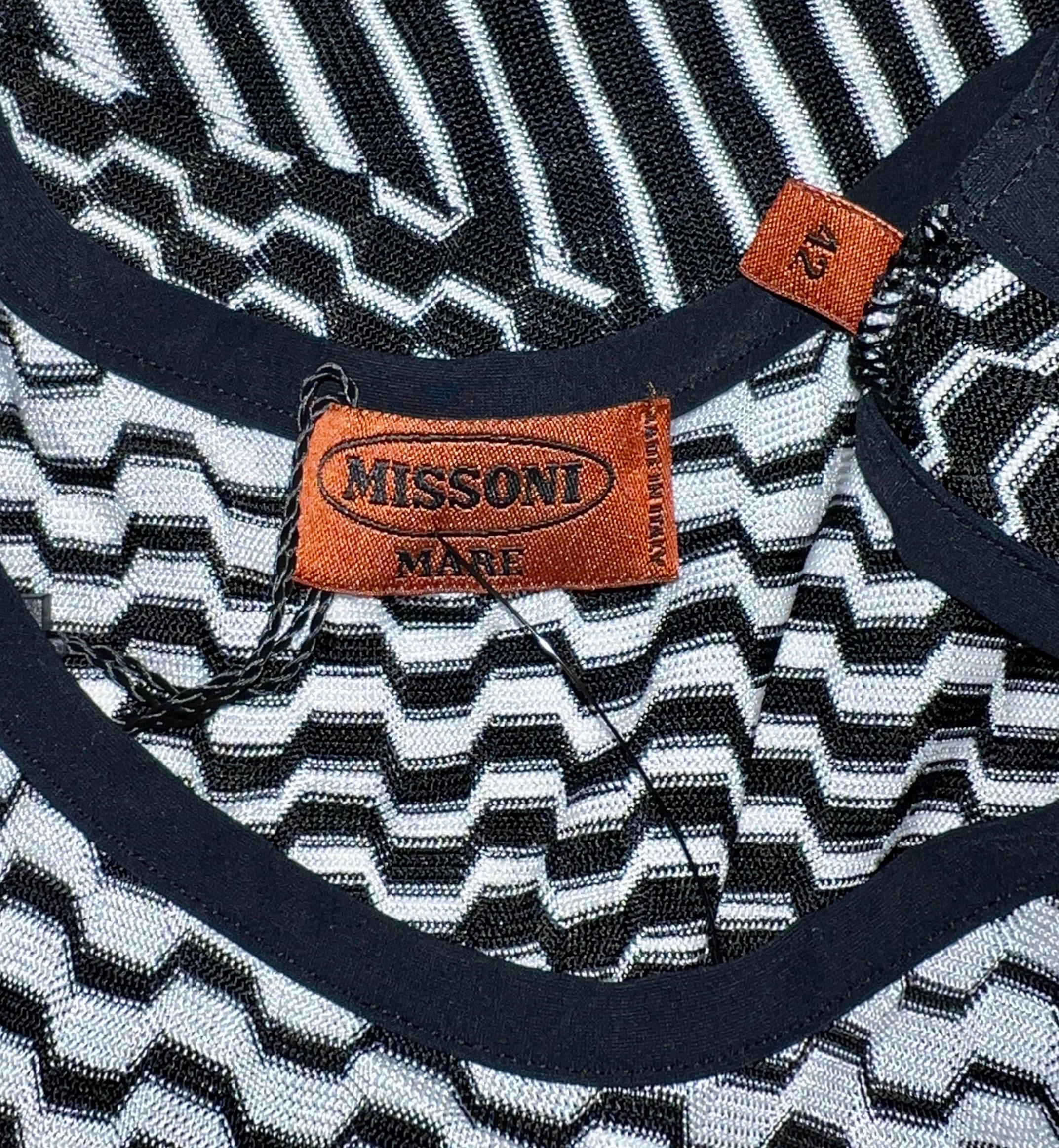 Women's NEW Missoni Monochrome Signature Chevron Zigzag Knit Dress  42 For Sale