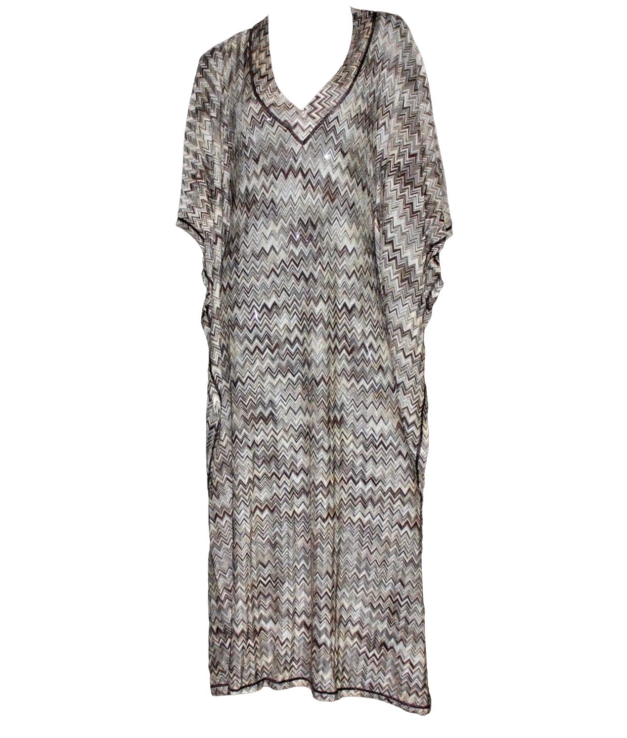 NOUVEAU Missoni Signature Chevron Zigzag Robe caftan longue en maille crochetée Pour femmes en vente