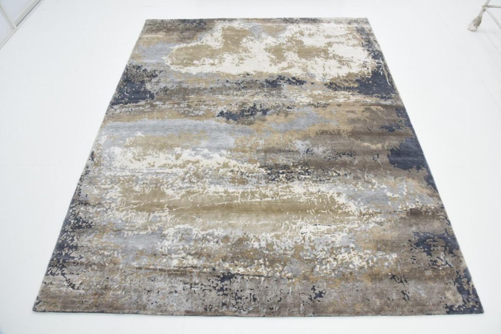 New Modern Abstract Design Wool and Silk Rug In New Condition For Sale In Saint Ouen, FR
