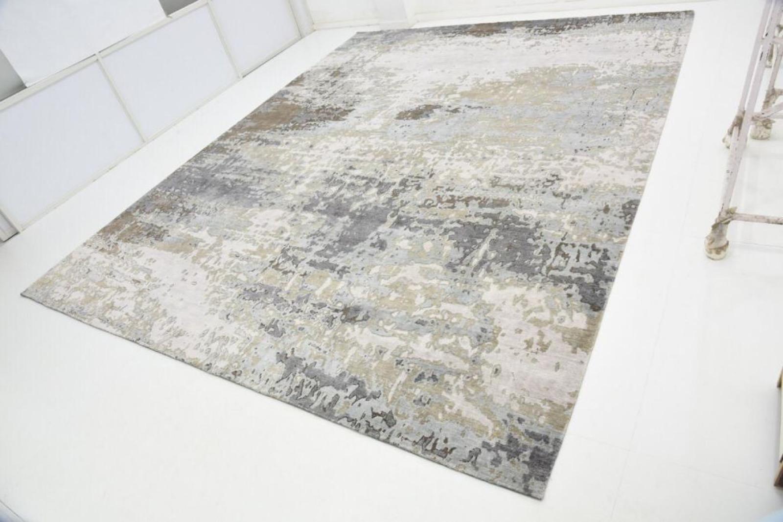 Moderner Teppich aus Wolle und Seide mit abstraktem Design der Moderne im Angebot 1