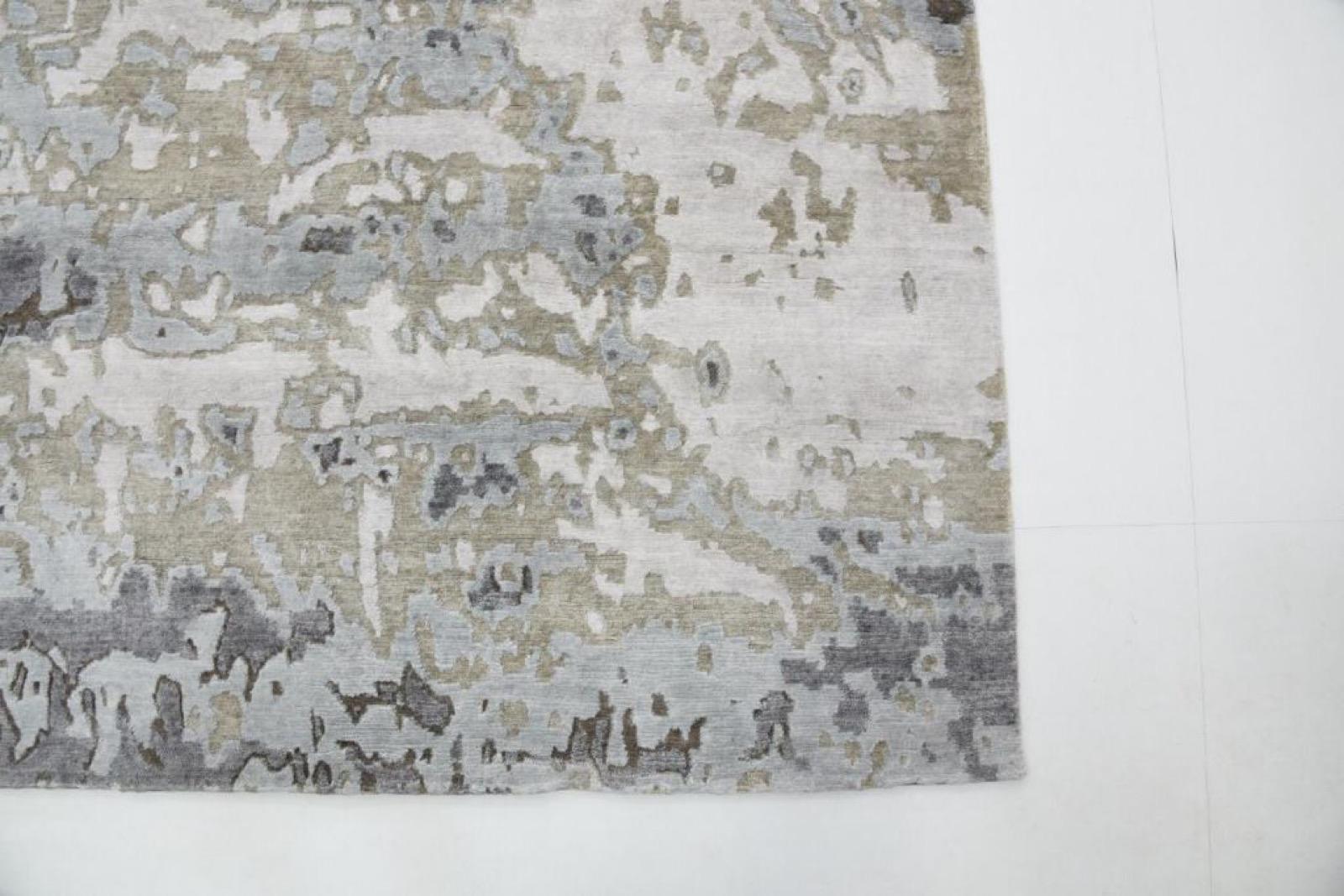 New Modern Abstract Design Wool and Silk Rug For Sale 3