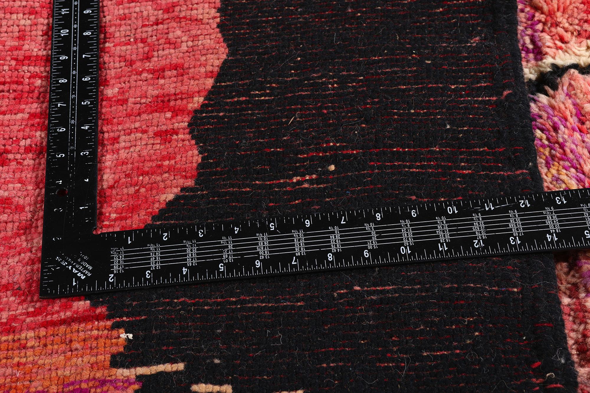 Nouveau tapis berbère marocain contemporain de style tribal en vente 2