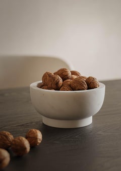 Neue moderne Schale aus weißem Michelangelo-Marmor, Schöpfer Cristoforo Trapani Stock