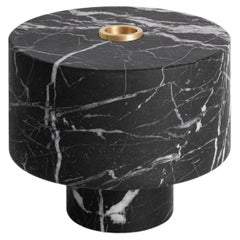 Nuovo portacandele moderno in marmo nero, creatore Karen Chekerdjian