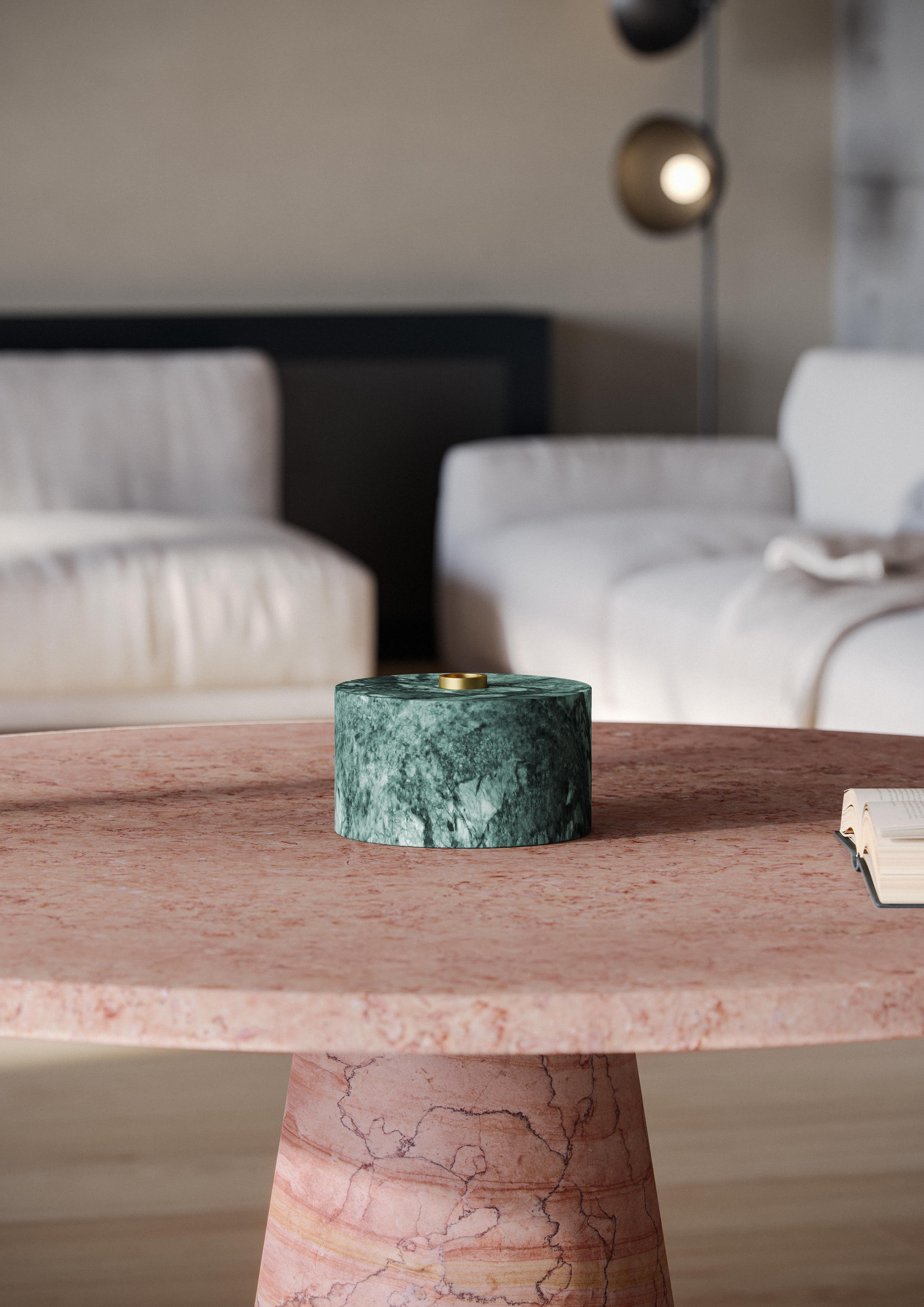 italien Nouveau bougeoir moderne en marbre vert, de la créatrice Karen Chekerdjian en vente