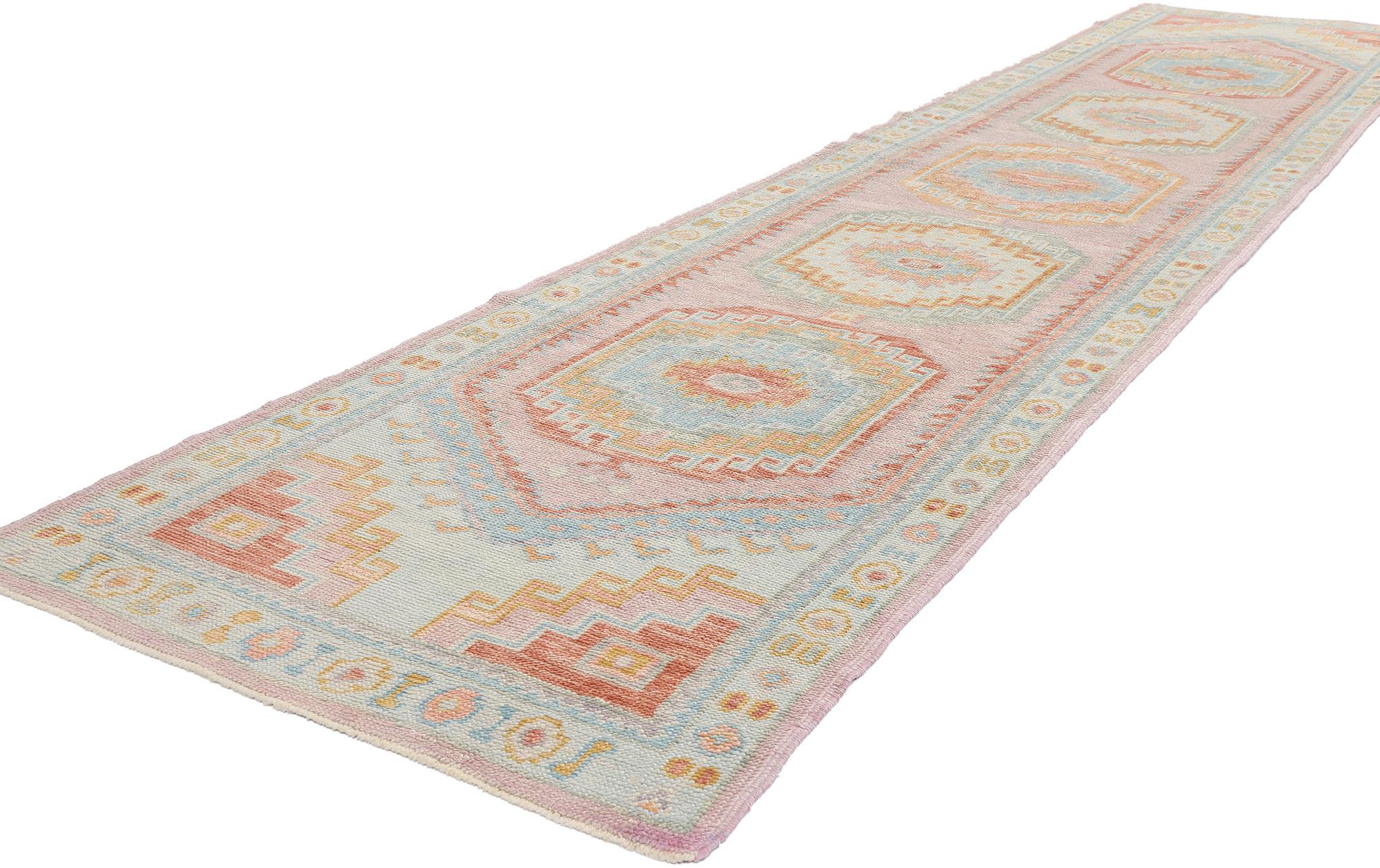 54009 New Modern Colorful Turkish Oushak Rug Runner, 02'11 x 14'01. Eine Vision von handwerklichem Luxus und anatolischem Erbe: Dieser Läufer aus handgeknüpfter türkischer Oushak-Wolle ist eine poetische Symphonie in Pastellfarben - eine
