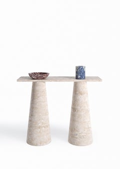 Neue moderne Konsole aus Travertinmarmor, Designerin Karen Chekerdjian, Moderne