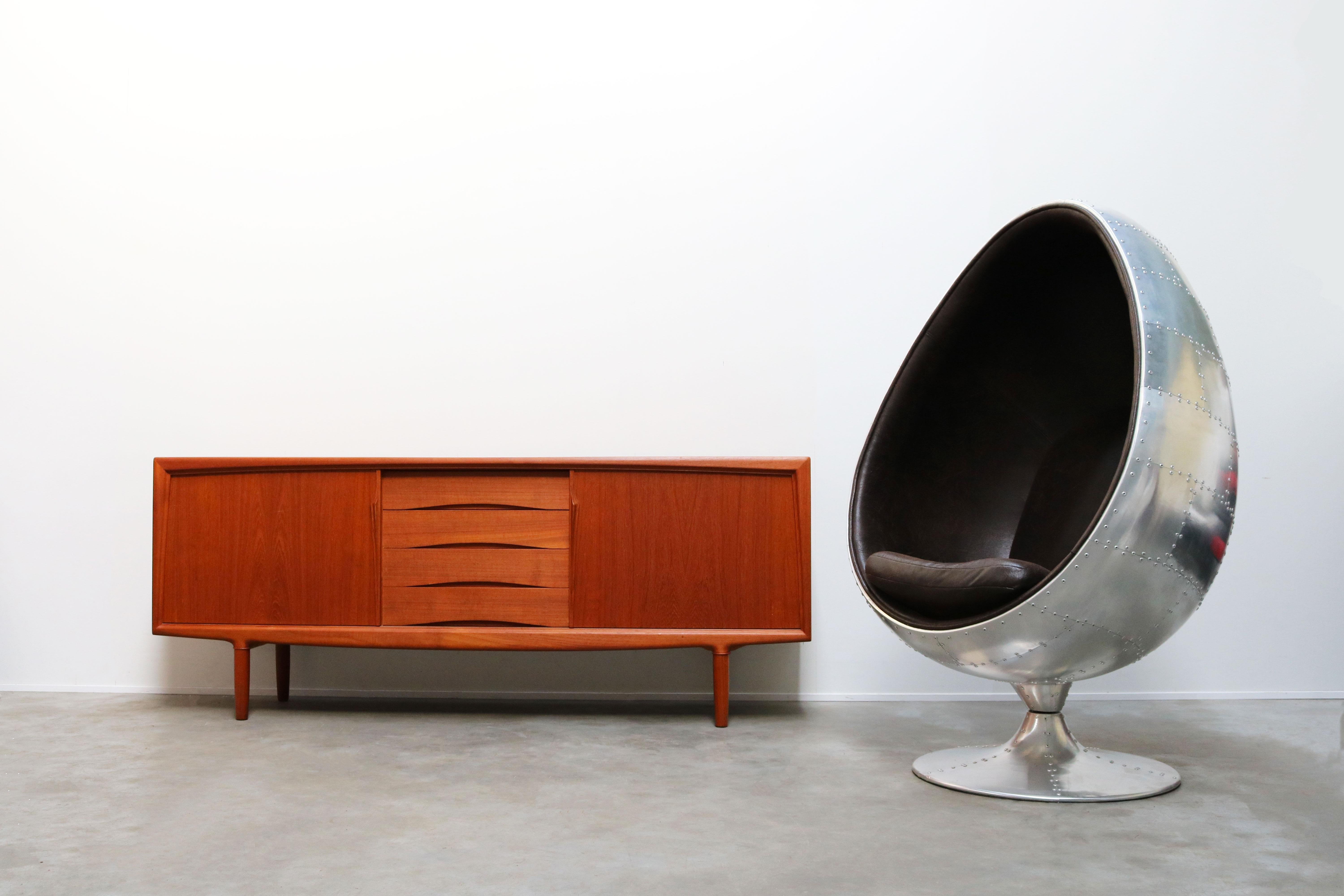From our own workshop & design collection this massive and impressive twist on the famous Egg chair. 
Covered with numerous sheets of aluminium (all done by hand) the well known design is transformed into a statement piece with an industrial vibe.