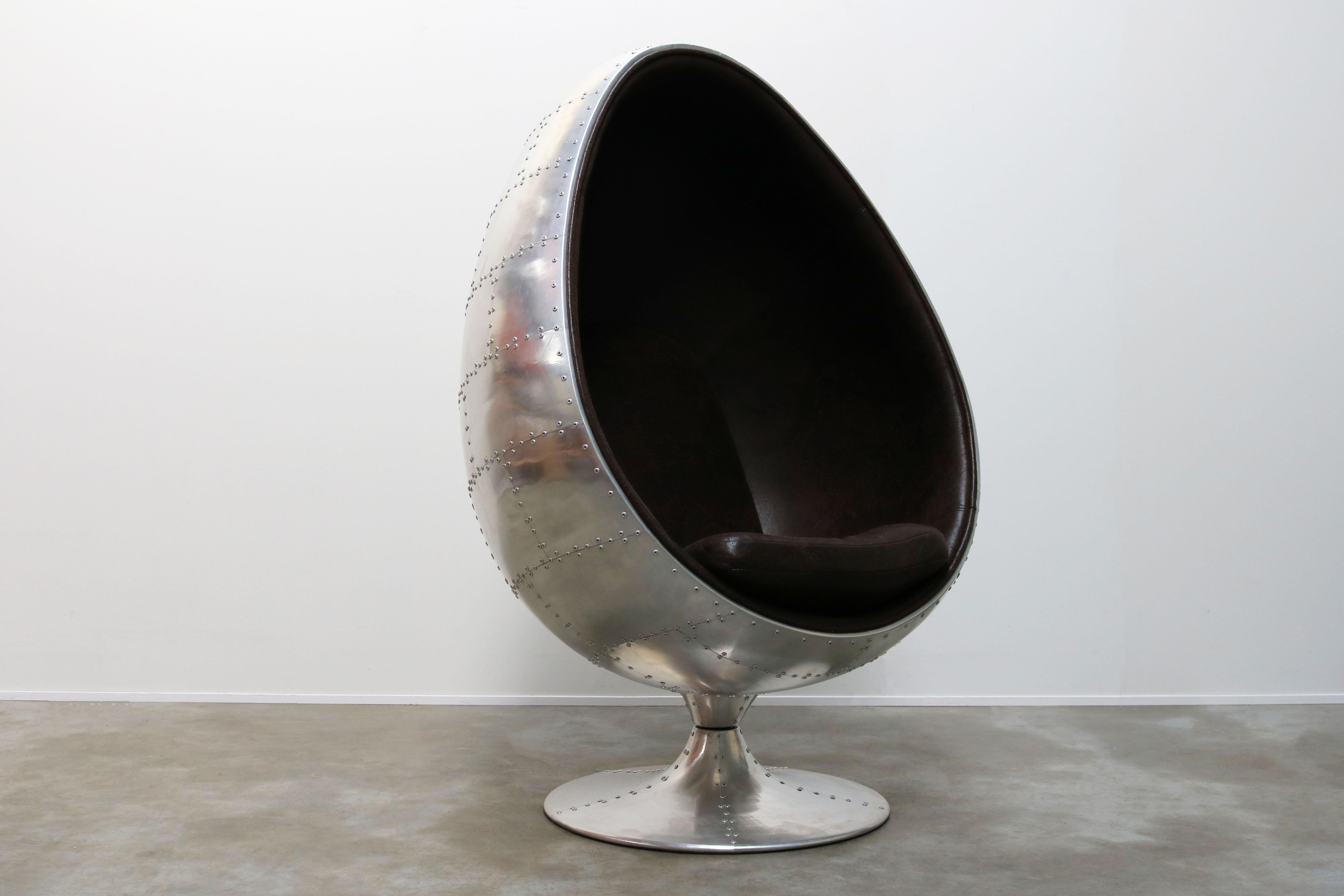 New Modern Design Aluminum Egg Chair Mancave 1950s Leather Industrial In Excellent Condition In Ijzendijke, NL