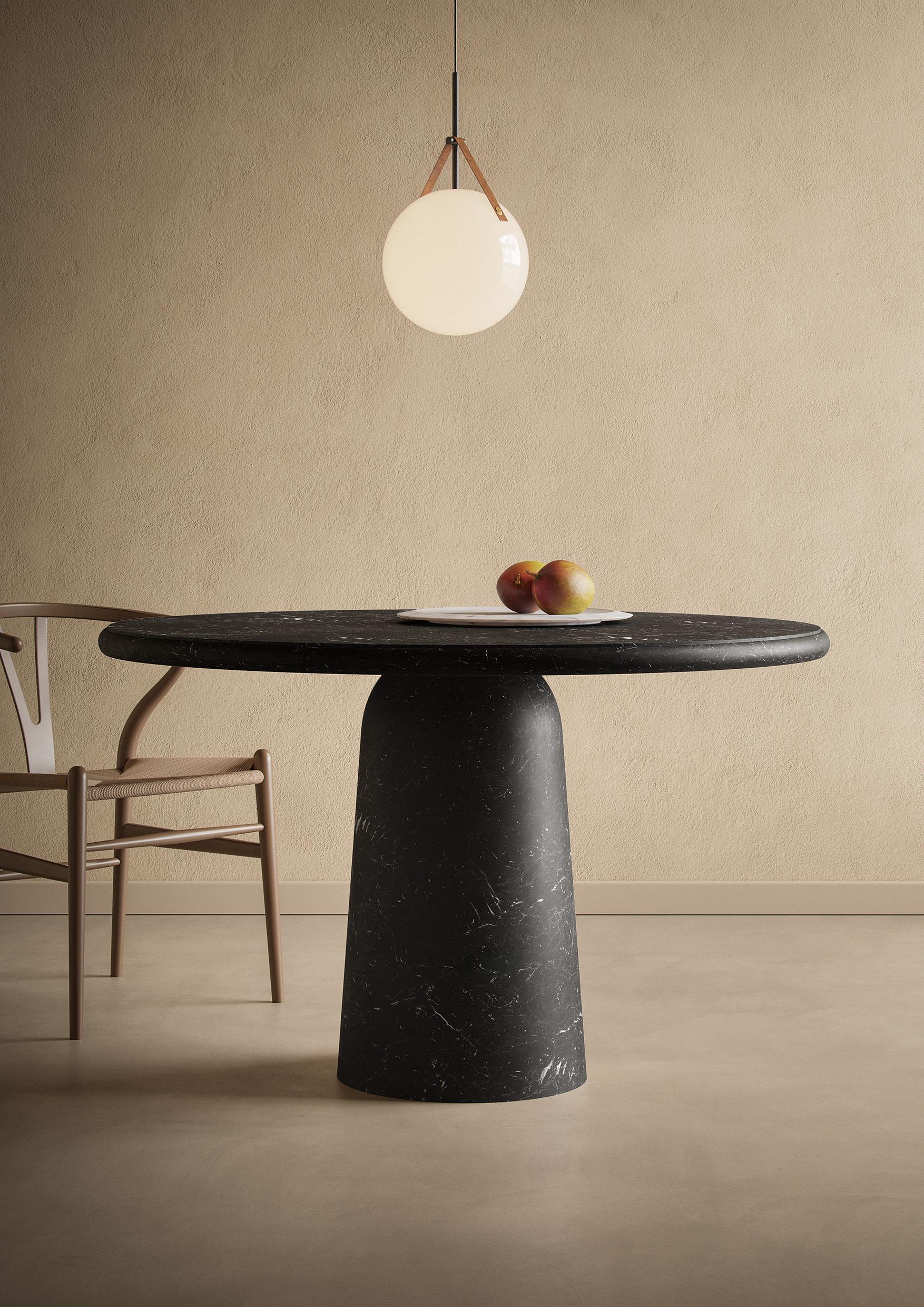 Table de salle à manger en marbre Marquinia noir
Taille : ⌀ 120 x 74,5 cm. - 47.2 x 29.3 in. 

Nom commercial : Nissa Dining Table in Black Marquinia, Collection Nissa du designer espagnol Ivan Colominas. Fabriqué en Italie, fini à la main.

-