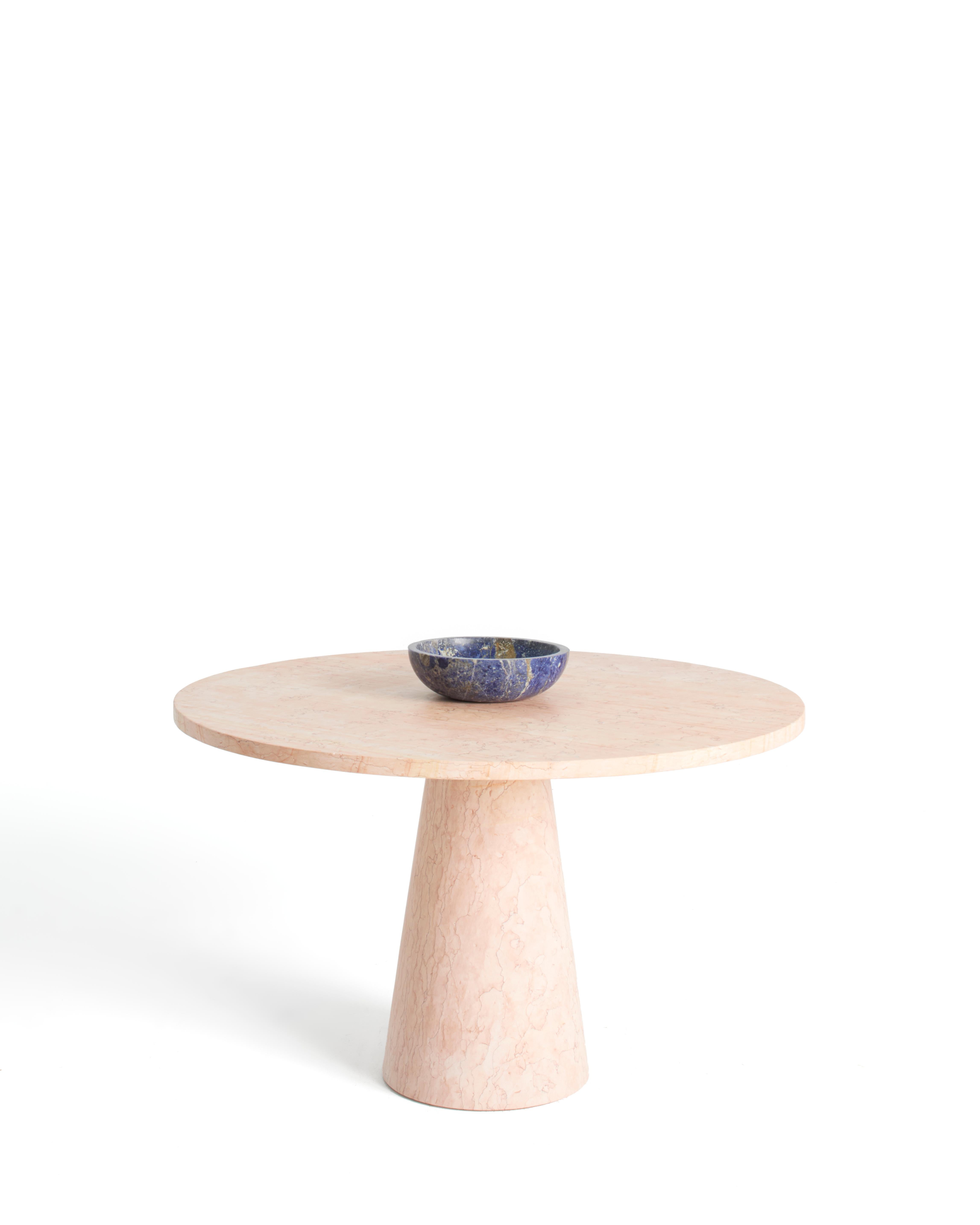 Moderner Esstisch aus Marmor, Designerin Karen Chekerdjian (Italienisch) im Angebot