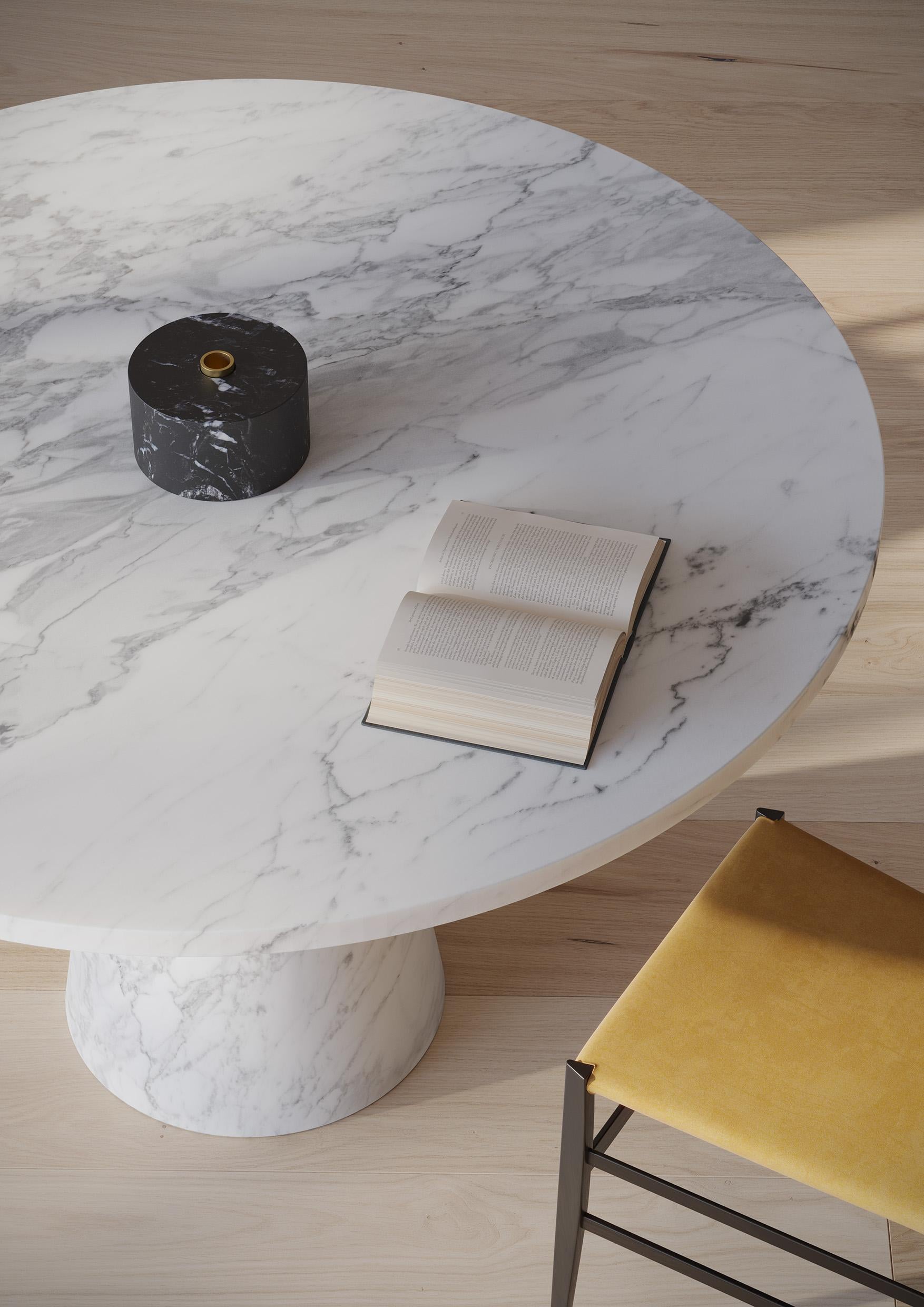 Nuovo Tavolo da Pranzo Moderno in Marmo Bianco, Creatore Karen Chekerdjian In condizioni Nuovo in vendita a Milan, IT