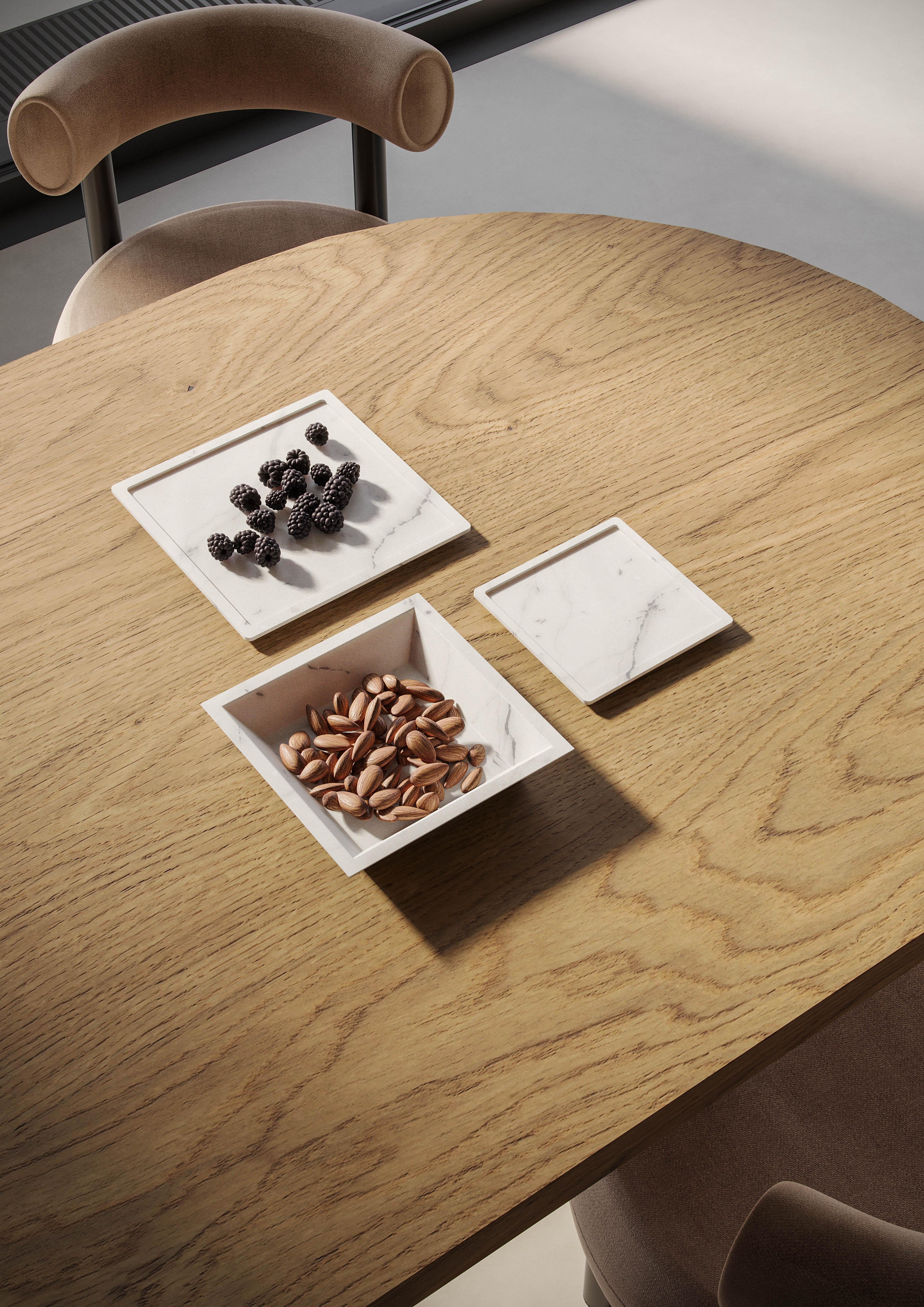 Abbandonate le forme morbide e lineari, Studioformart ha pensato a un set da pranzo razionale e perfettamente funzionale. Piatto da portata, piatto da pranzo e piatto da dessert, Square è una dichiarazione d'intenti: forme squadrate e regolari,