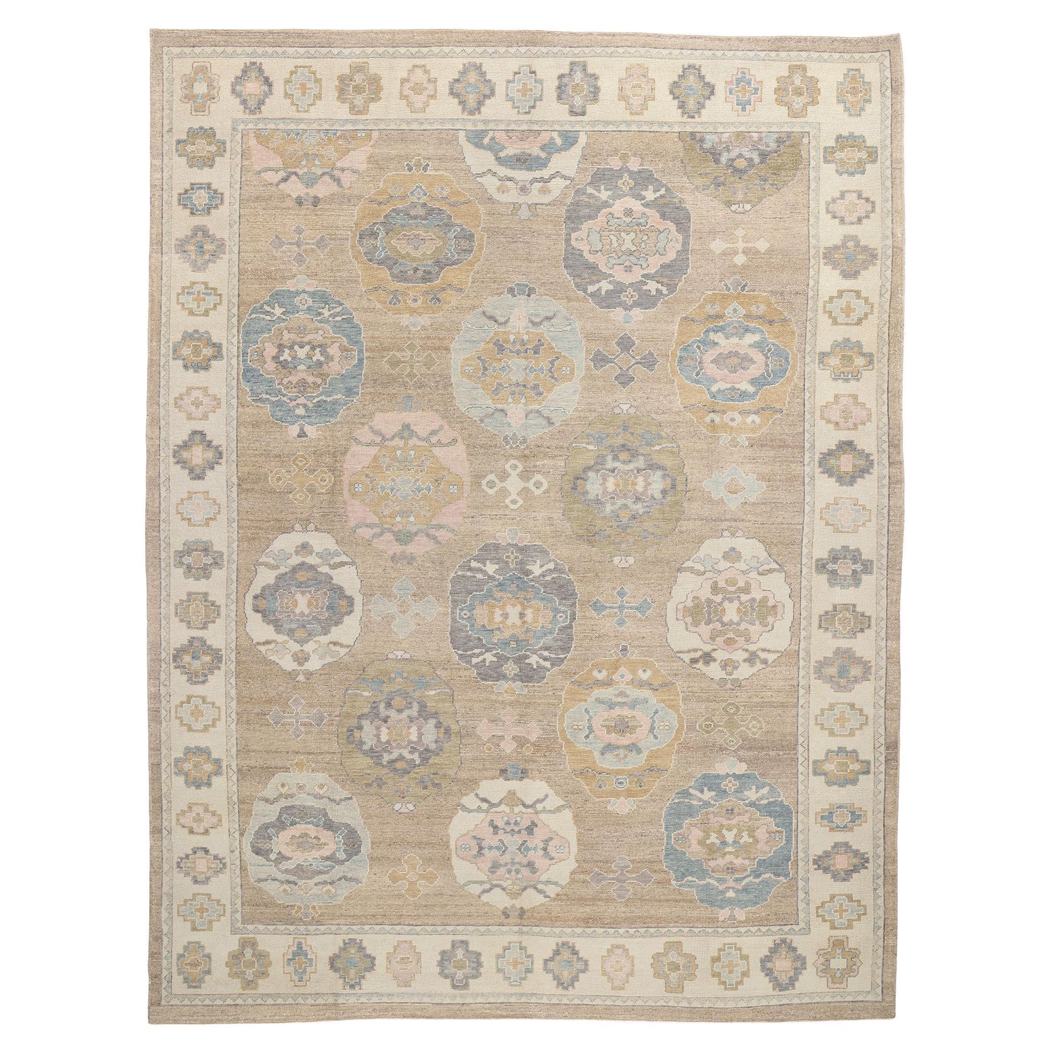 Tapis turc Oushak moderne de couleur terre avec style traditionnel