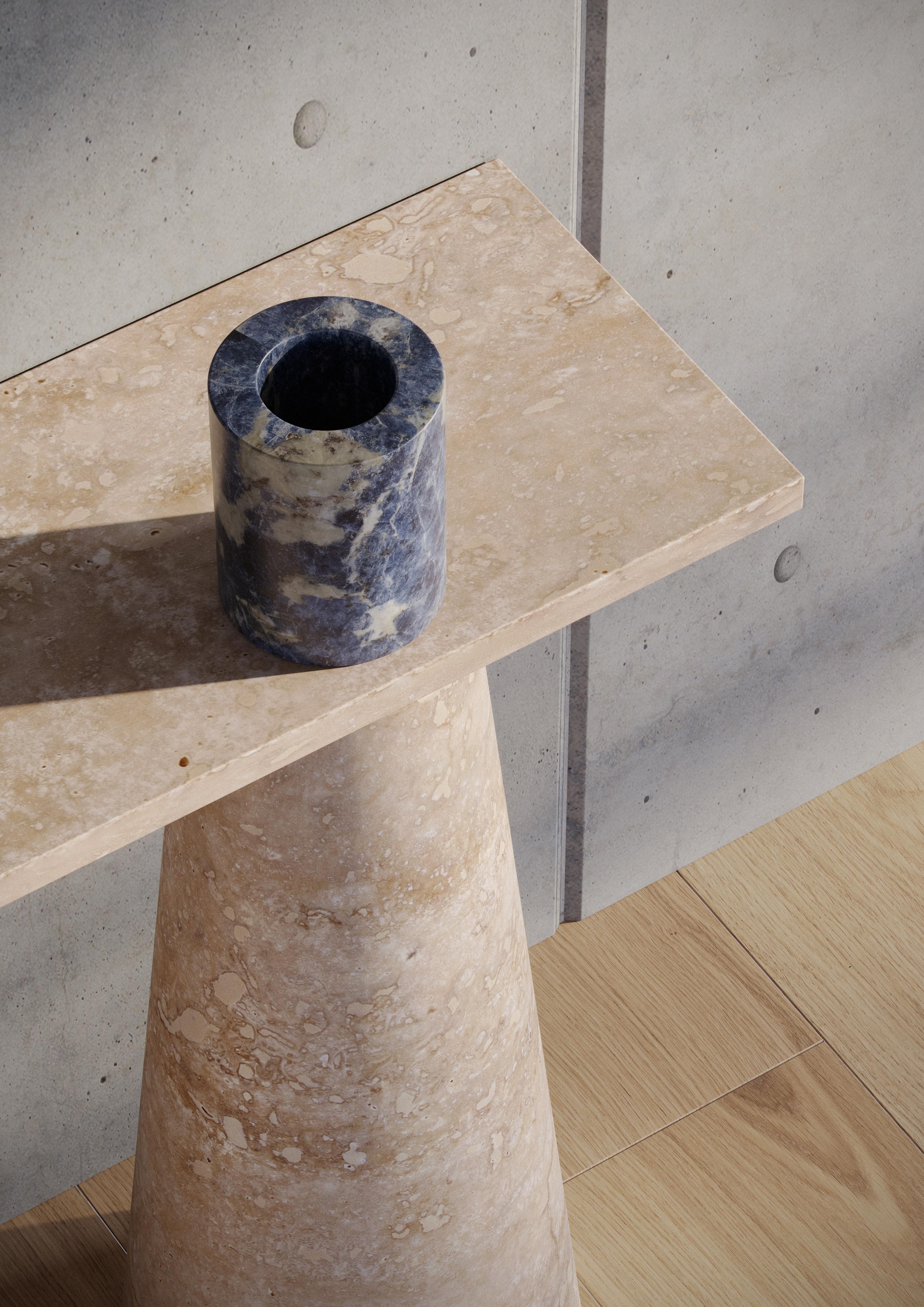 Nuovo vaso da fiori moderno in marmo nero, creazione Karen Chekerdjian Stock In condizioni Nuovo in vendita a Milan, IT