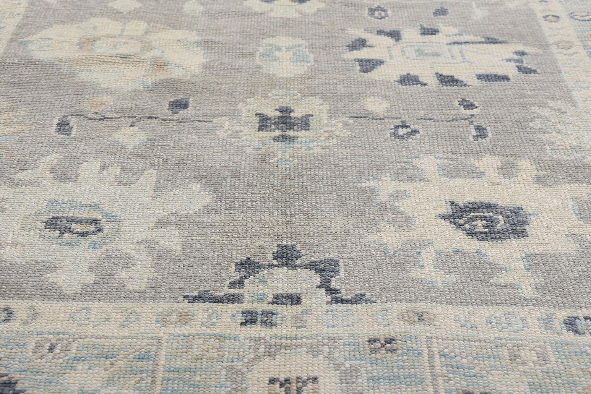 Annodato a mano Nuovo tappeto turco Oushak grigio moderno con stile contemporaneo in vendita