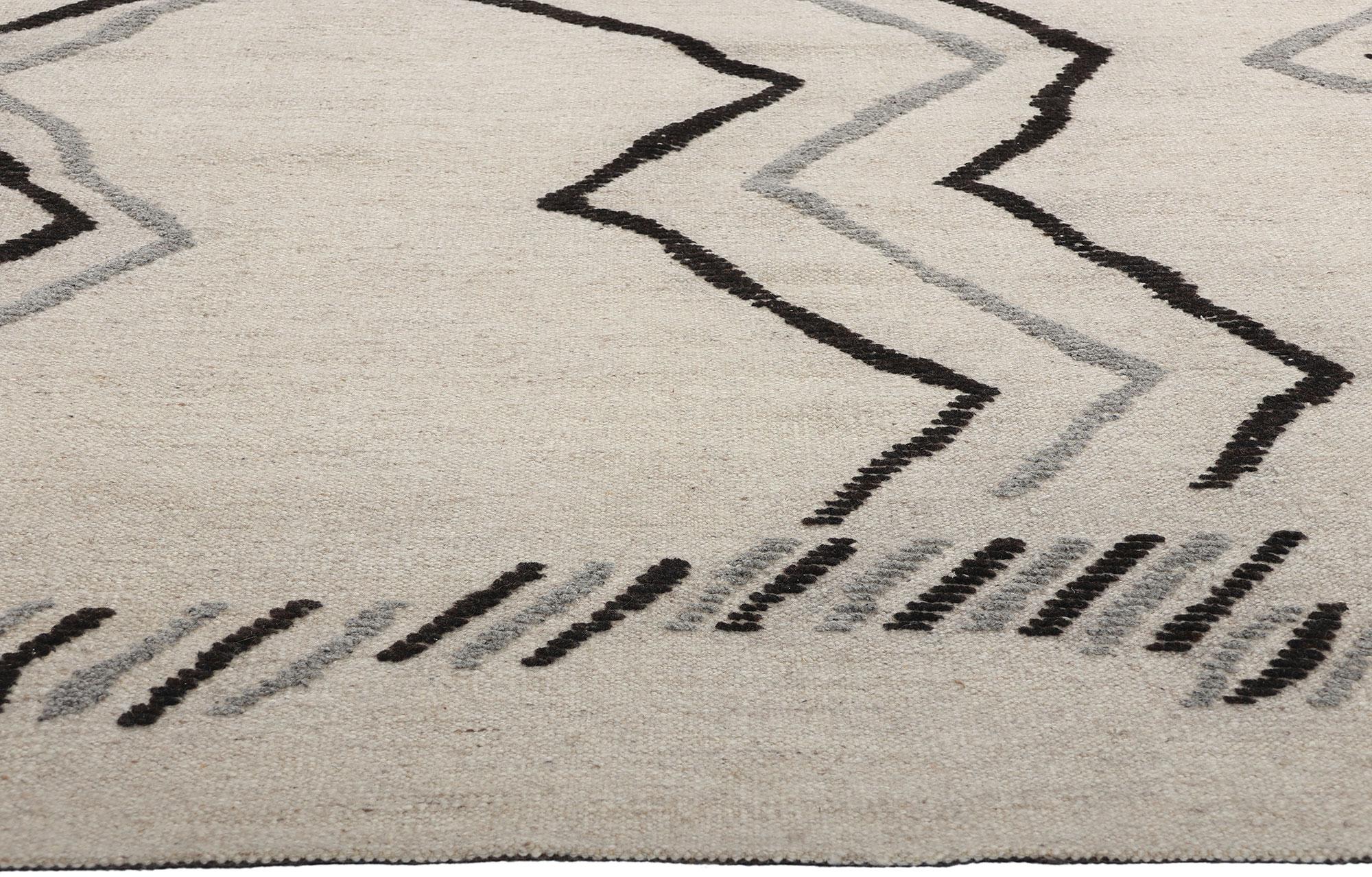 New Modern High-Low Moroccan Rug, Tribal Allure Meets Contemporary Abstract Art (Indisch) im Angebot