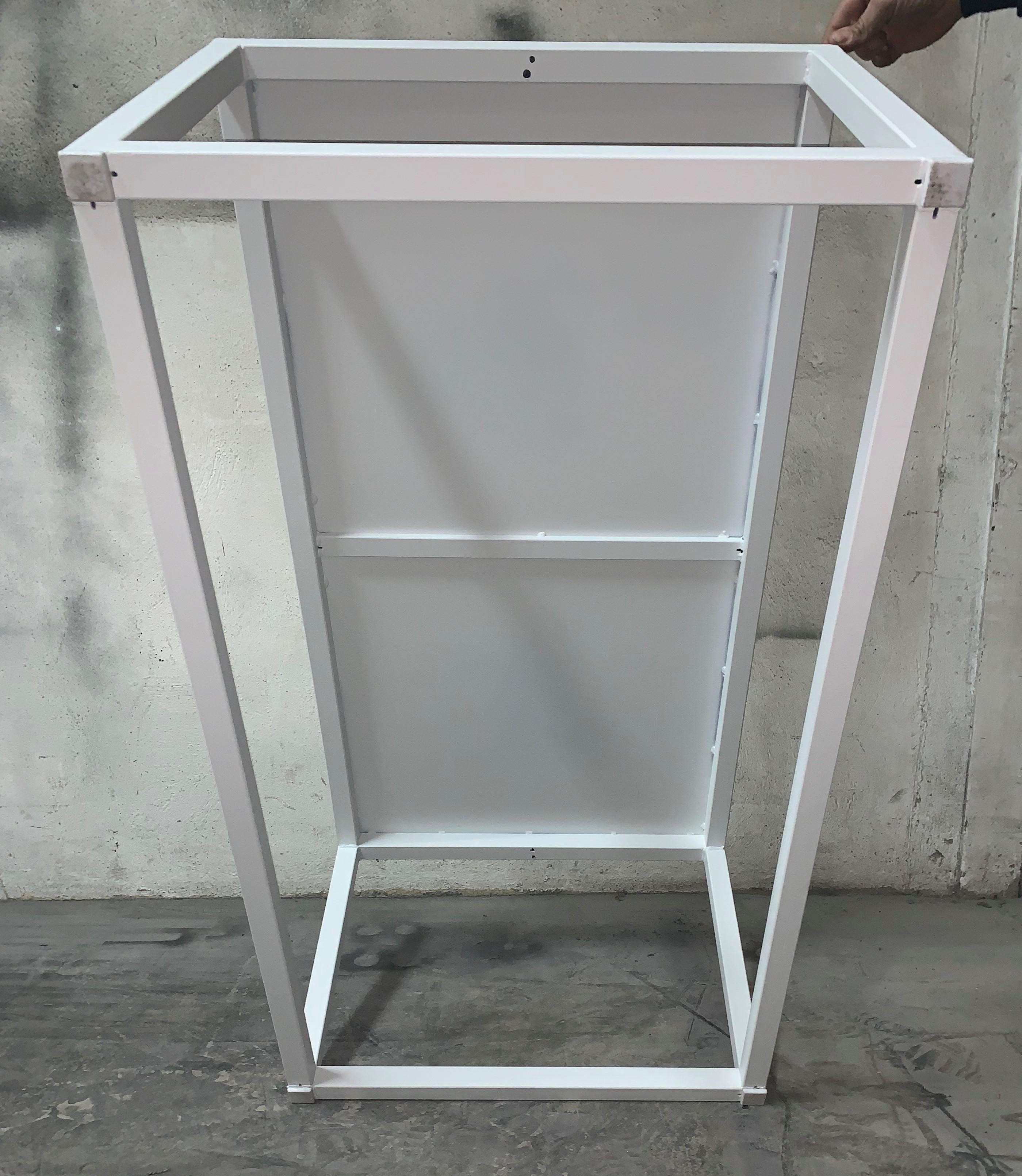 Nouvelle table rectangulaire moderne en fer:: pour l'intérieur ou l'extérieur en vente 8