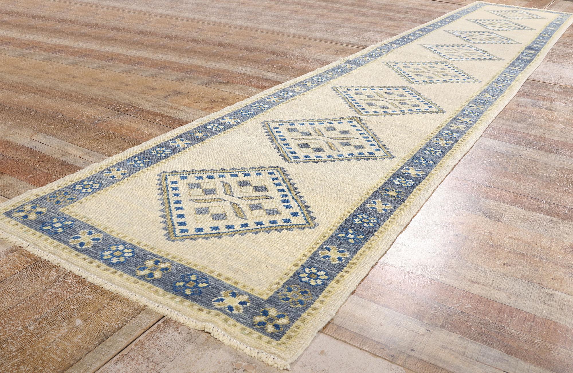 Wool New Modern Ivory Turkish Oushak Carpet with Transitional Style For Sale