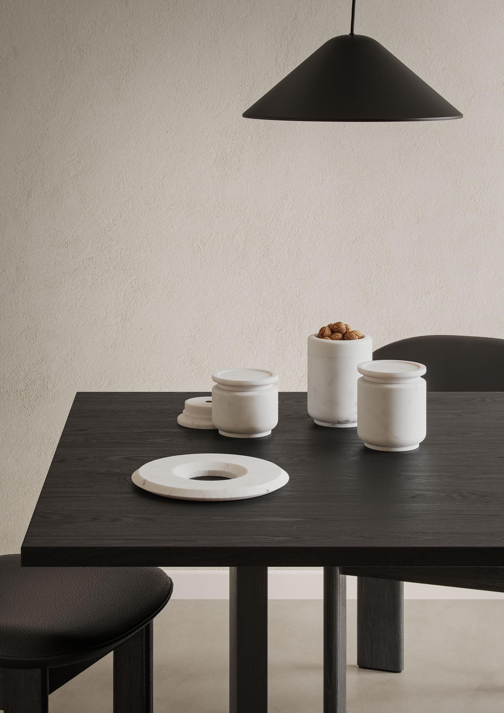 Moderno Nuovo vaso moderno di grandi dimensioni in marmo bianco Michelangelo, creatore Ivan Colominas in vendita
